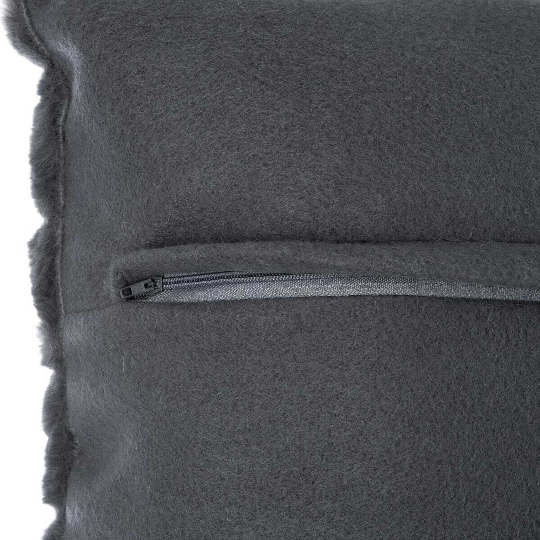 Voir la diapositive 3 : ATMOSPHERA Coussin imitation fourrure  manoir  45x45cm gris foncé