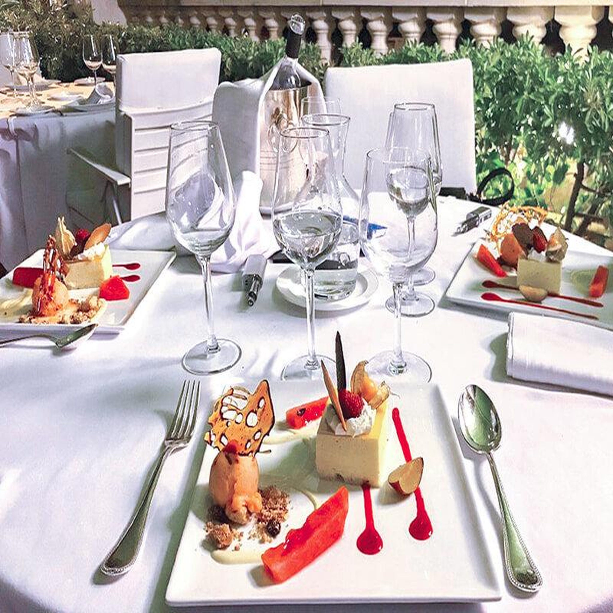 Voir la diapositive 4 : Smartbox Adresses gastronomiques : repas 3 plats à la table d'un prestigieux restaurant en provence - coffret cadeau gastronomie