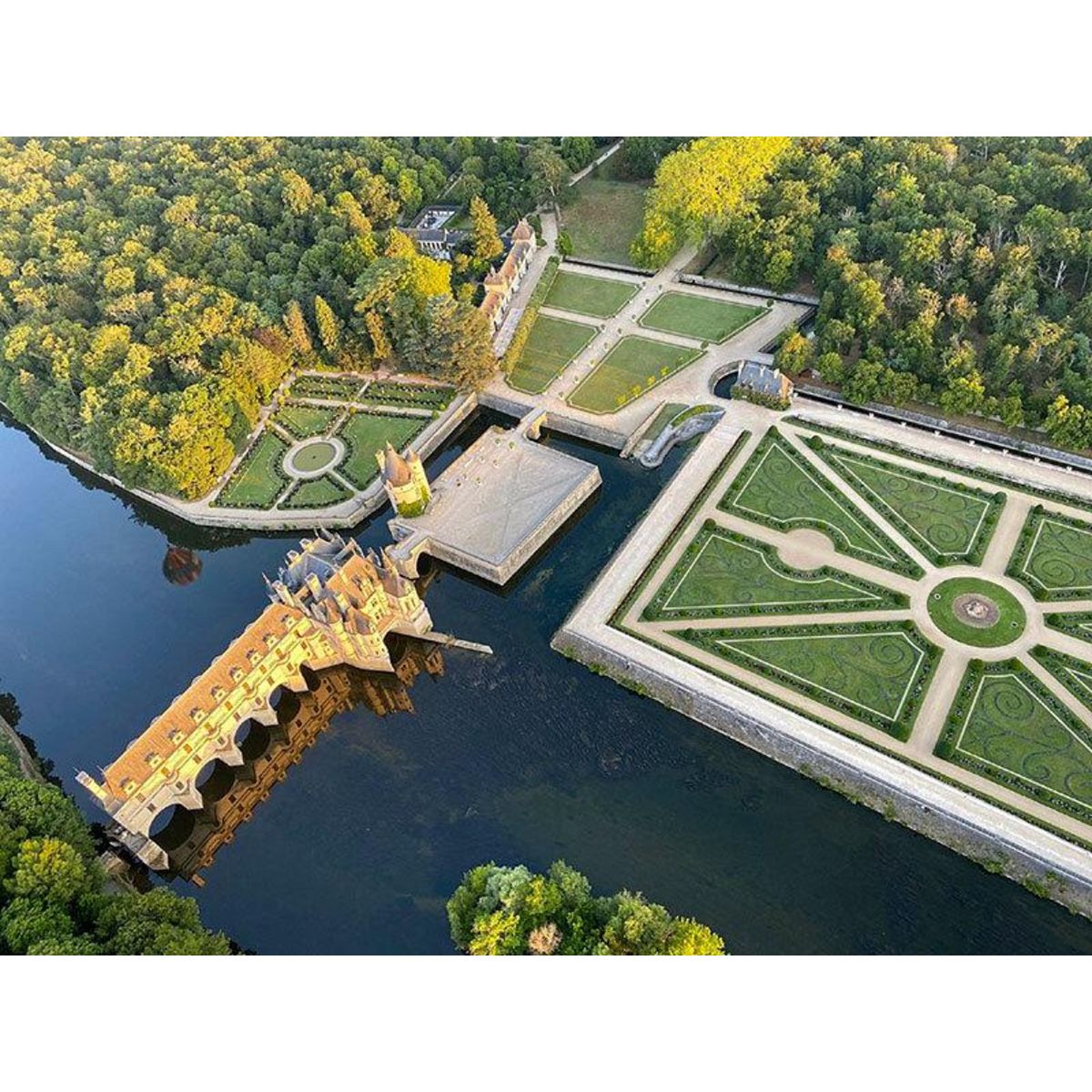 Smartbox Vol en montgolfière pour 2 personnes au-dessus du château de Chenonceau en semaine - Coffret Cadeau Sport & Aventure