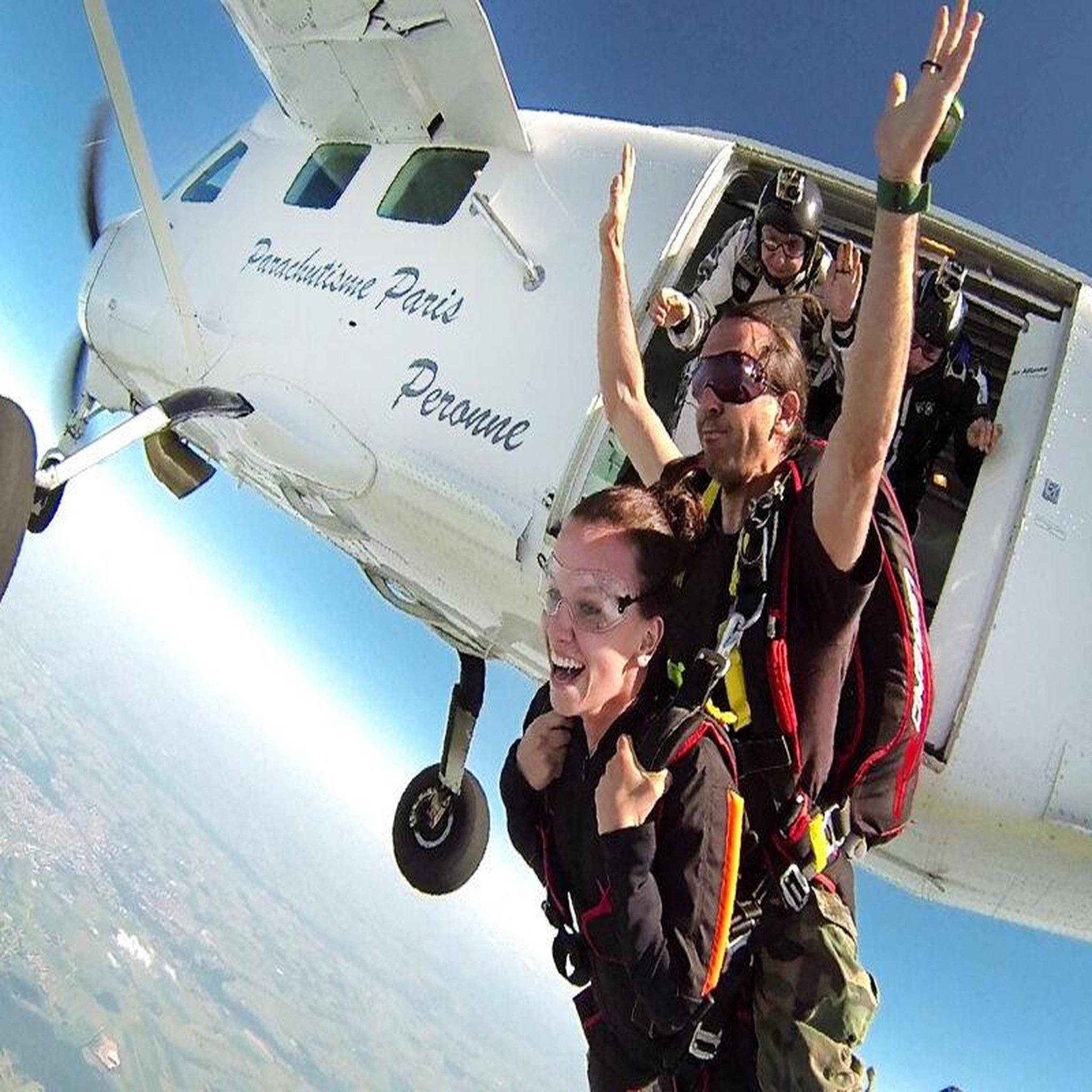 Voir la diapositive 2 : Smartbox Saut en parachute à 4200 mètres d'altitude au-dessus de la somme - coffret cadeau sport & aventure