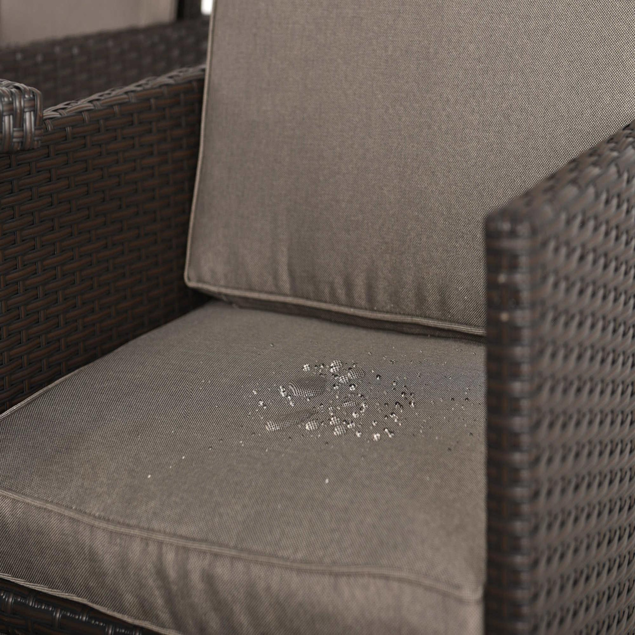 Voir la diapositive 4 : BEST MOBILIER Tao - salon de jardin encastrable 10 places - résine tressée marron - coussins taupe - plateau en verre + housse de protection