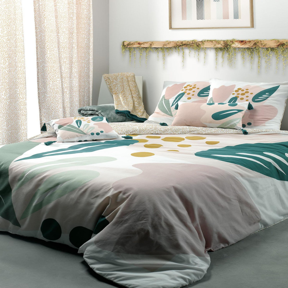 Les Ateliers du Linge Coussin alma imprime reversible dehoussable avec pompons