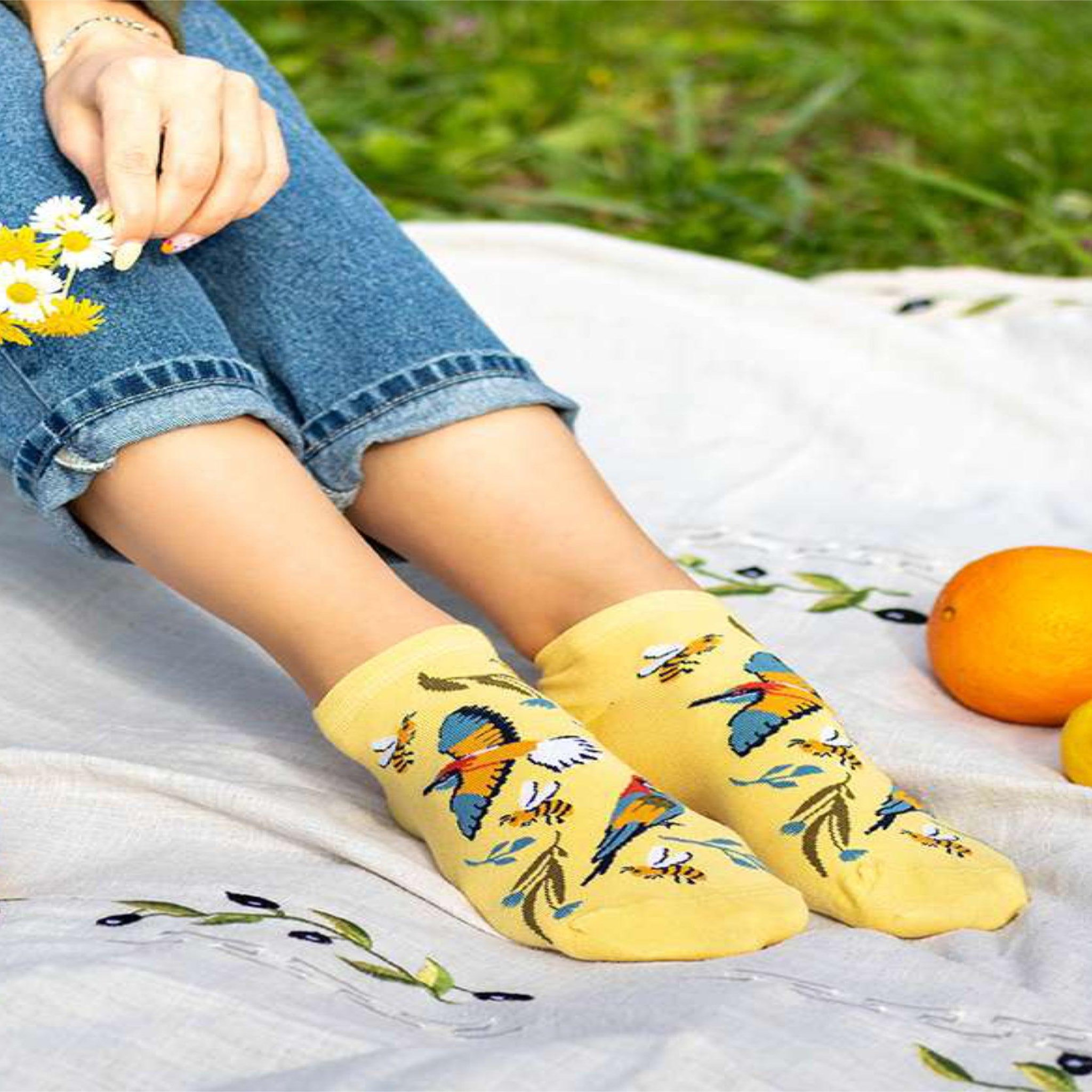 Voir la diapositive 2 : PIRIN HILL Socquettes en bambou oiseaux & fleurs - jaunes pastel