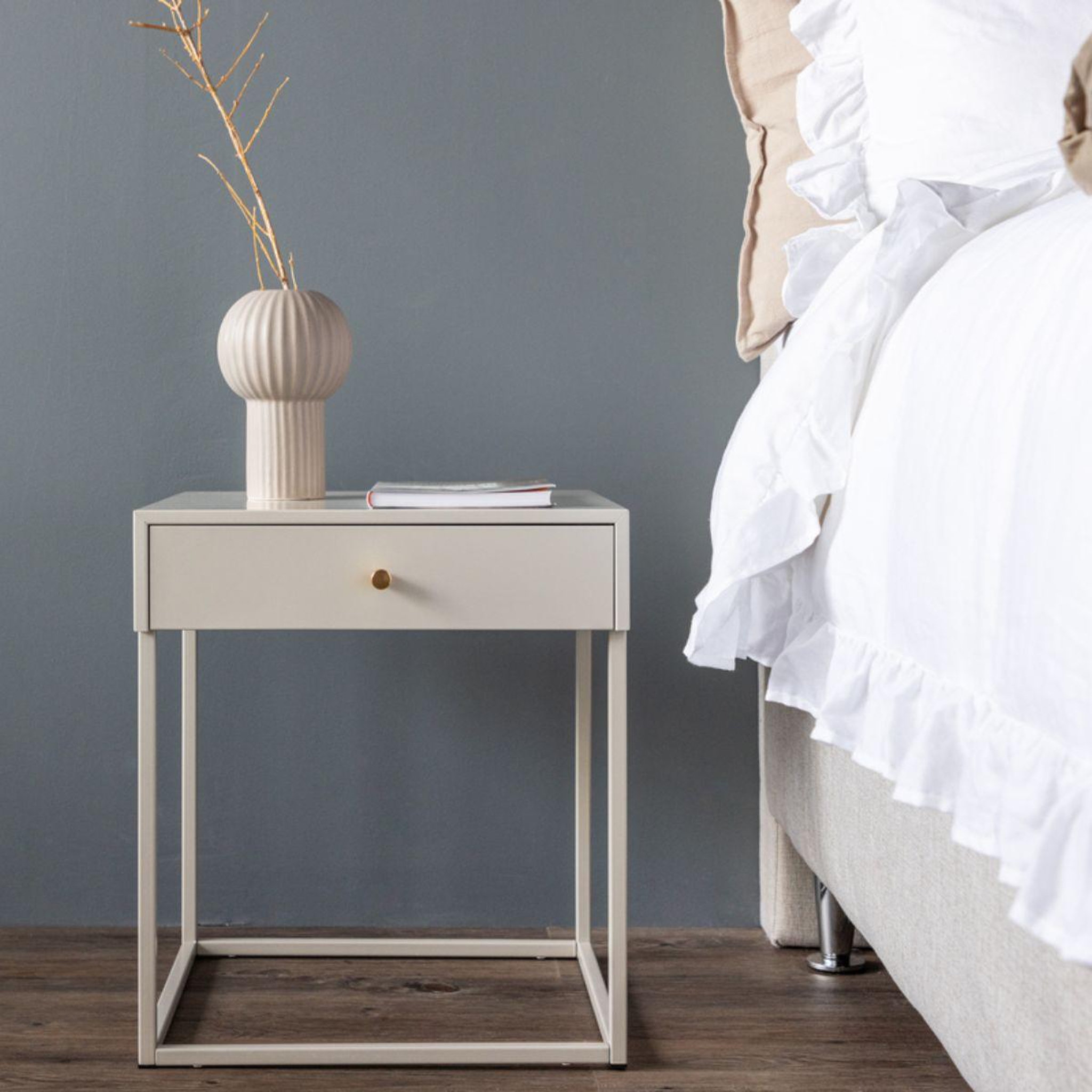 Voir la diapositive 6 : Paris Prix Table de chevet avec tiroir  bakal  50cm beige