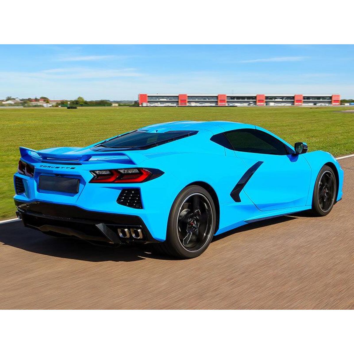 Smartbox Stage de pilotage multivolant : 2 tours en Corvette C8 et 2 tours en Ford Mustang sur le circuit de La Ferté-Gaucher - Coffret Cadeau Sport & Aventure