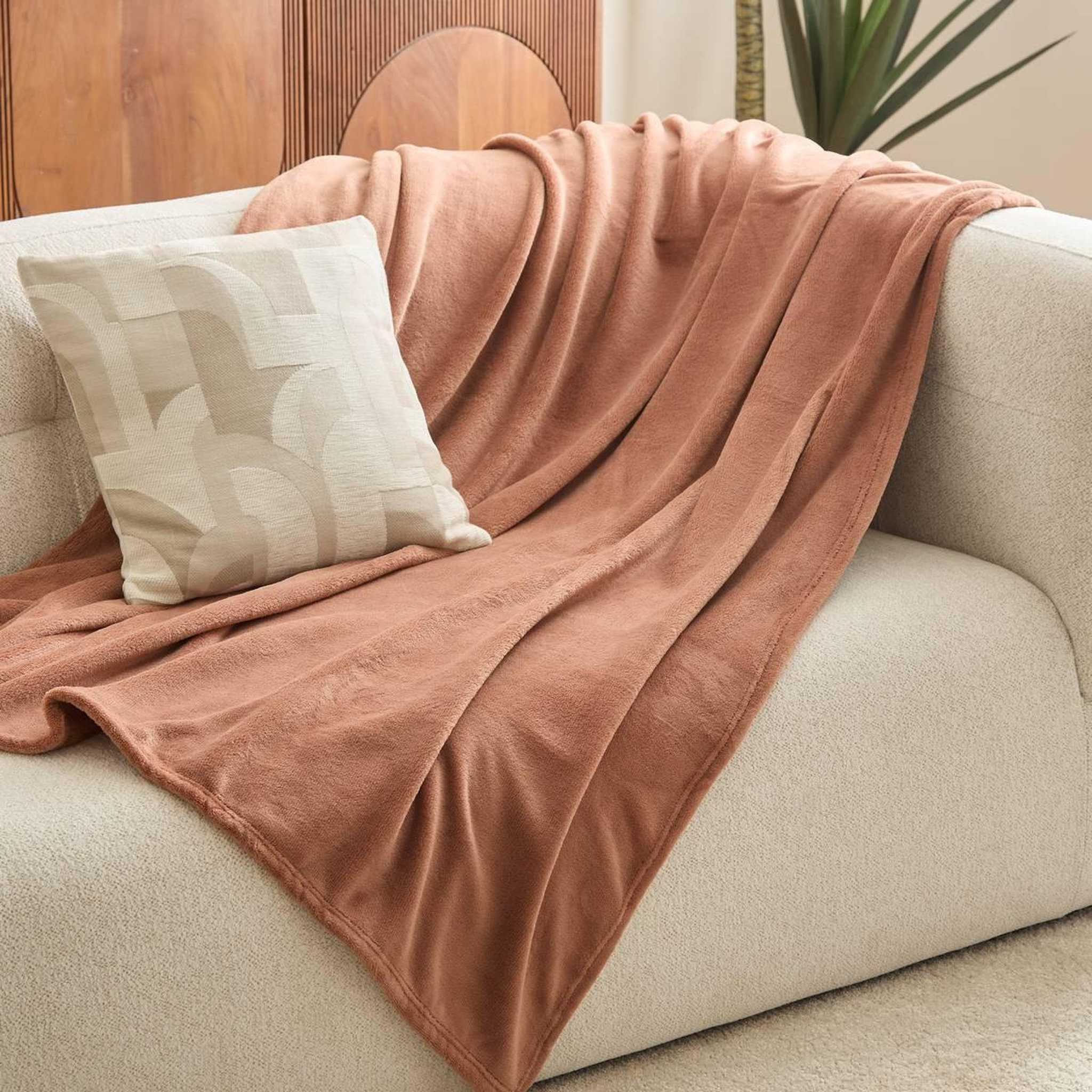 Voir la diapositive 4 : ATMOSPHERA Plaid uni microfibre  kiesa  180x260cm terre de rose