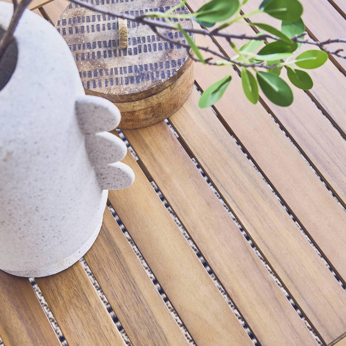 SWEEEK Salon de jardin USHUAIA 5 places en bois d'acacia, un canapé, une table, deux fauteuils