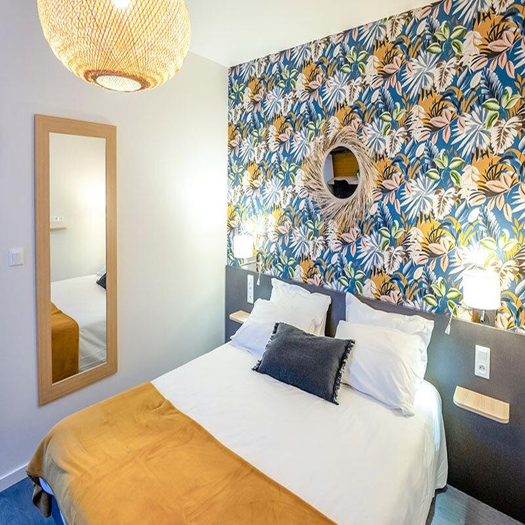 Voir la diapositive 2 : Smartbox Escapade gourmande de 2 jours avec dîner près de Saint-Brieuc - Coffret Cadeau Séjour