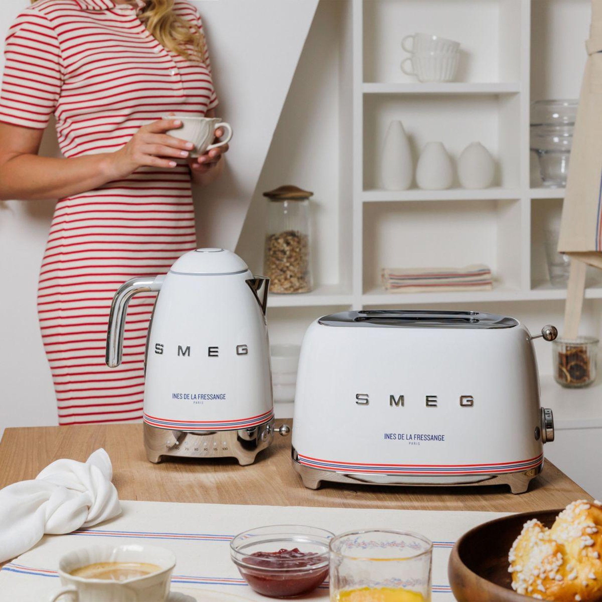 Voir la diapositive 5 : SMEG G-pain ines de la fressange tsf01idfeu