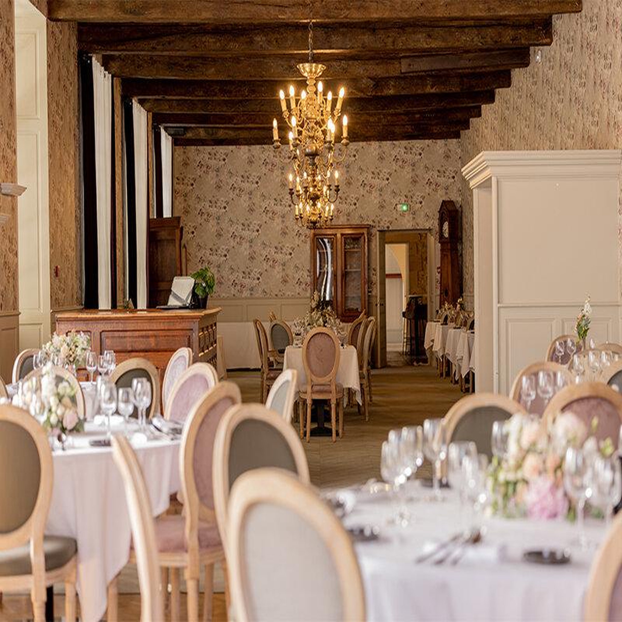 Voir la diapositive 3 : Smartbox Escapade d'exception en château 4* : 2 jours en suite avec dîner près d'orléans - coffret cadeau séjour