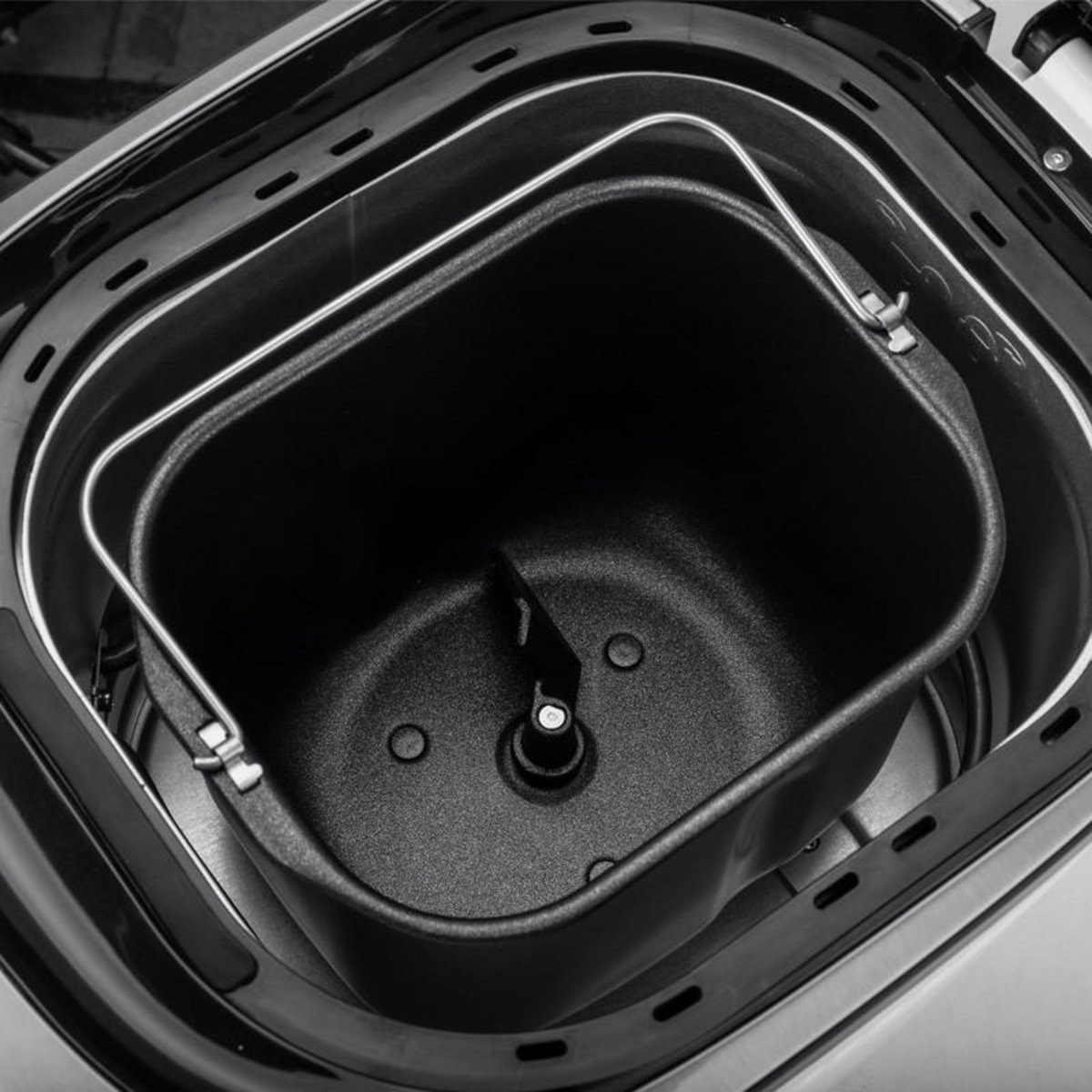 KITCHENCOOK Kitchencook - Machine à Pain - Départ Différé - 550w - 12 Programmes Intégrés - Cuve Amovible Antiadhésive - Noir