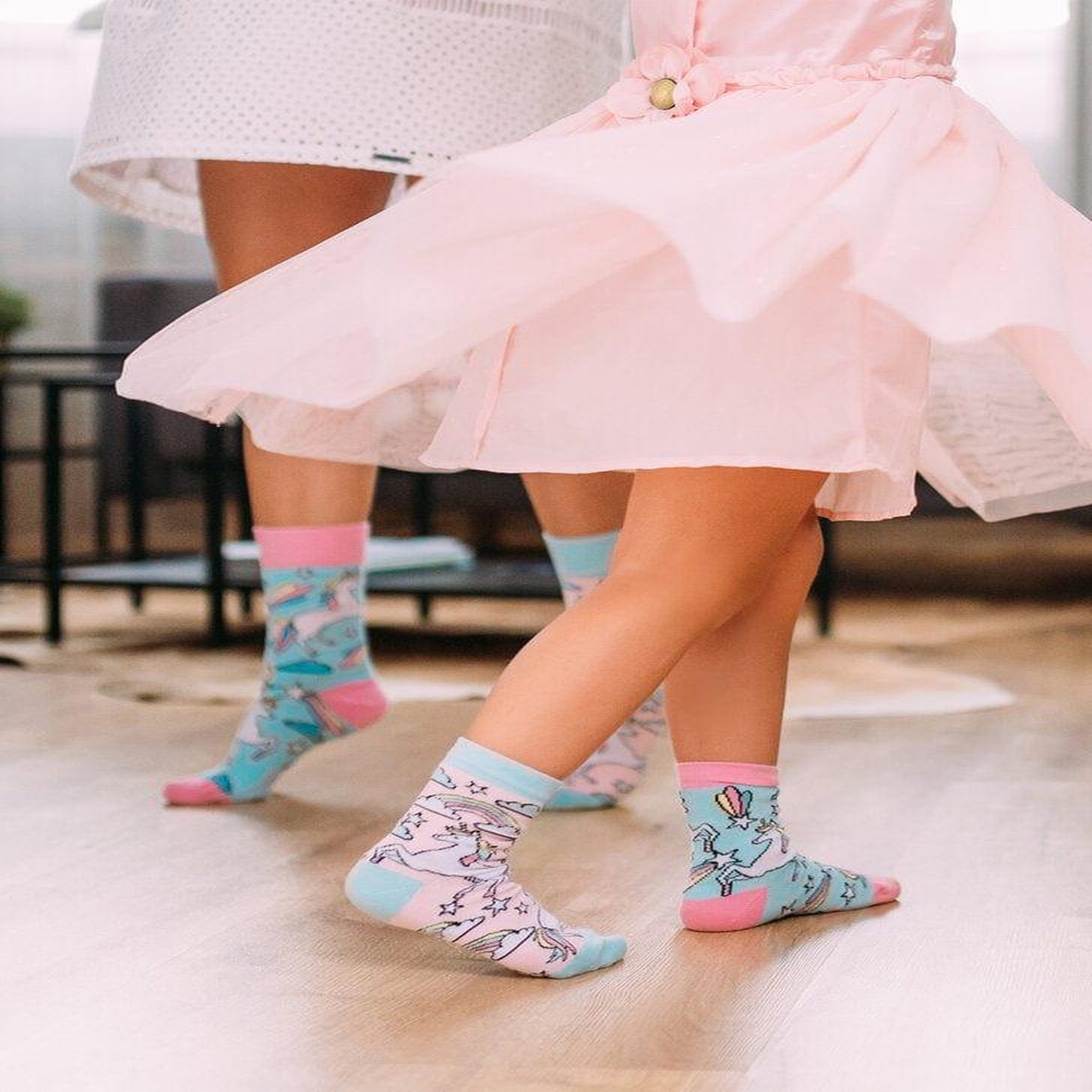 Voir la diapositive 2 : DEDOLES Chaussettes enfants licornes arc-en-ciel