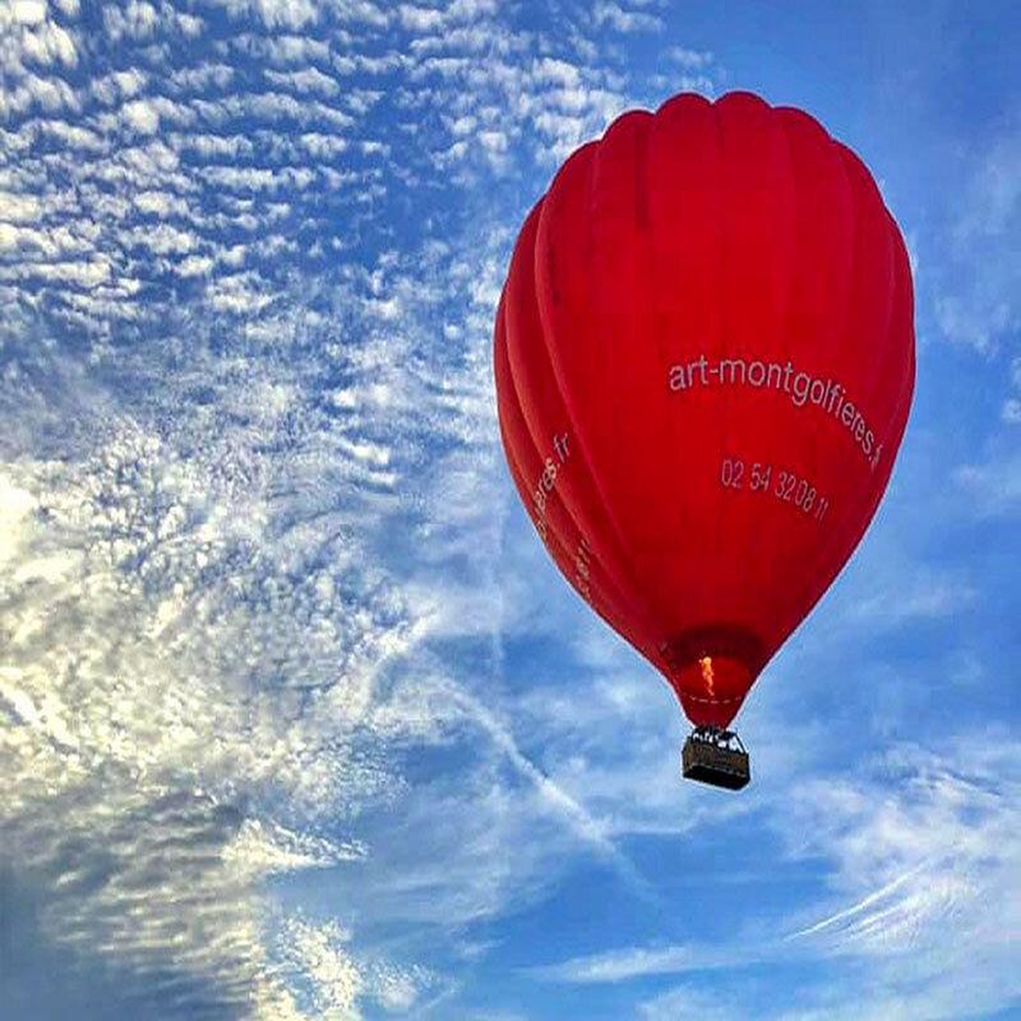 Voir la diapositive 2 : Smartbox Vol en montgolfière pour 2 personnes au-dessus du château de chenonceau - coffret cadeau sport & aventure