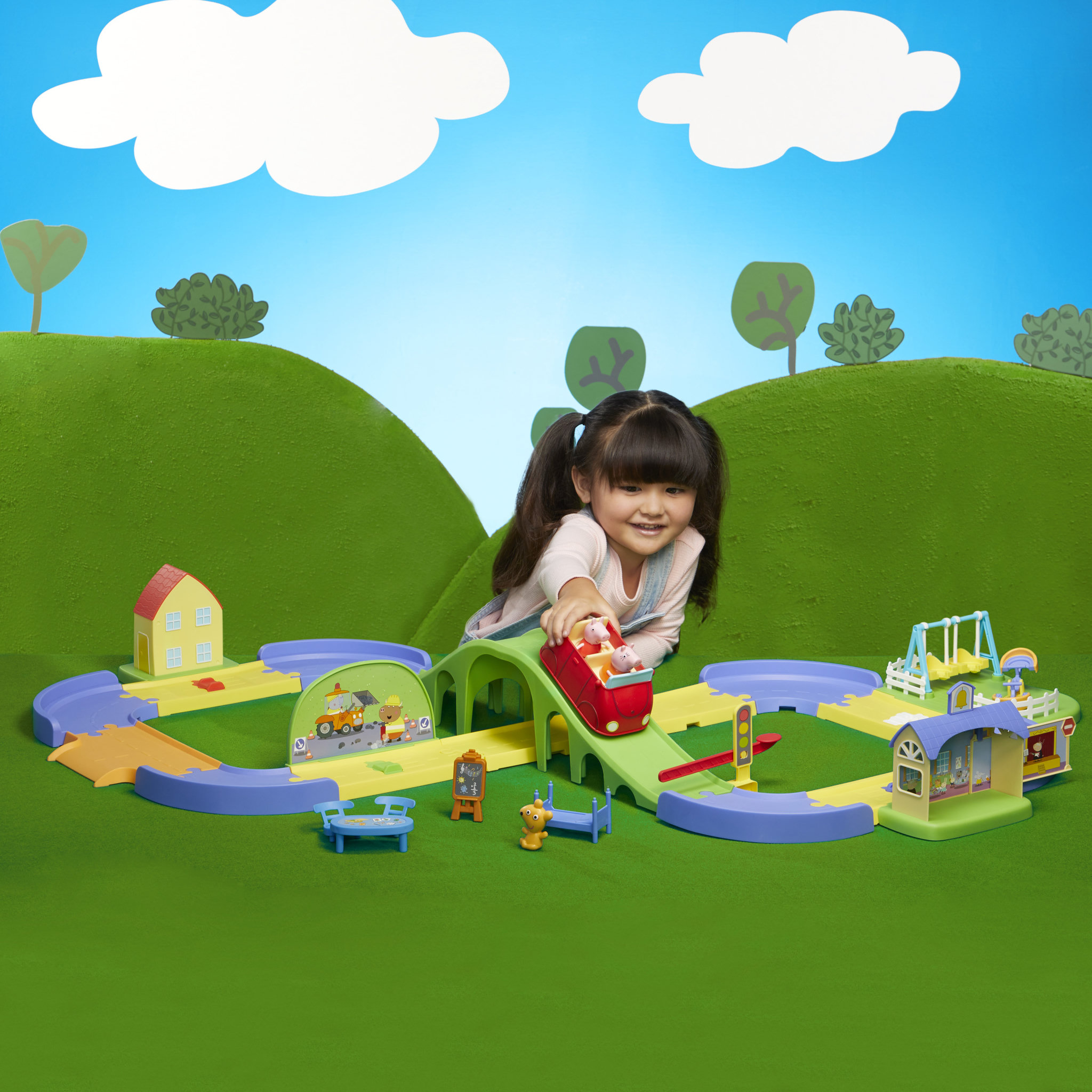 Voir la diapositive 4 : HASBRO Peppa Le circuit en ville 