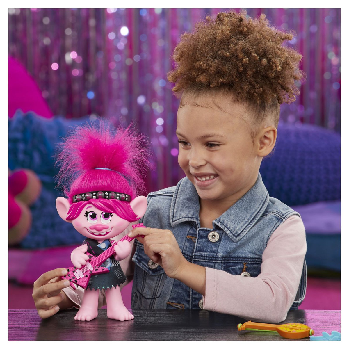 HASBRO Figurine interactive Poppy - Pop & Rock - Trolls 2 Tournée Mondiale