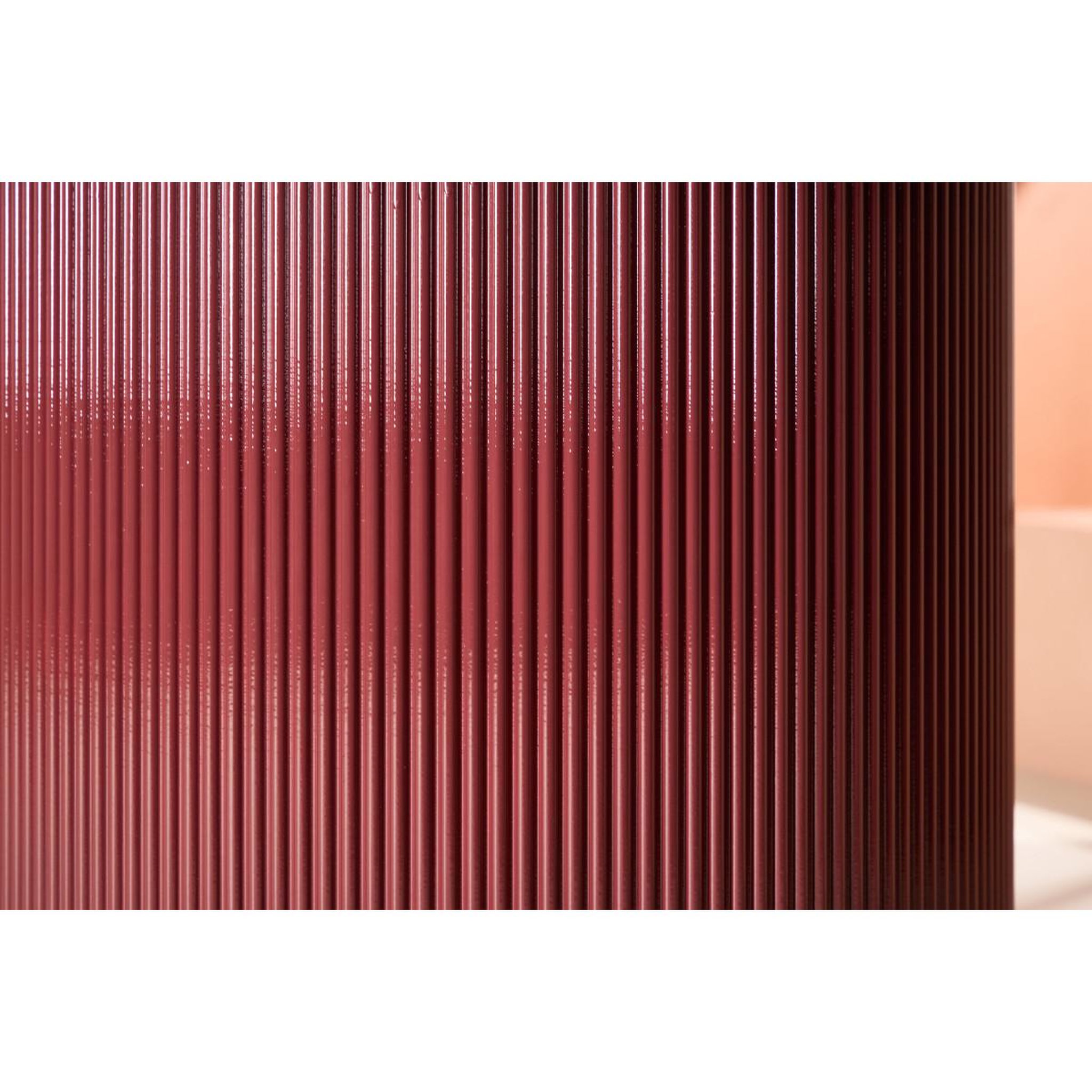Voir la diapositive 2 : Paris Prix Table à manger nervurée  lenox  110cm bordeaux