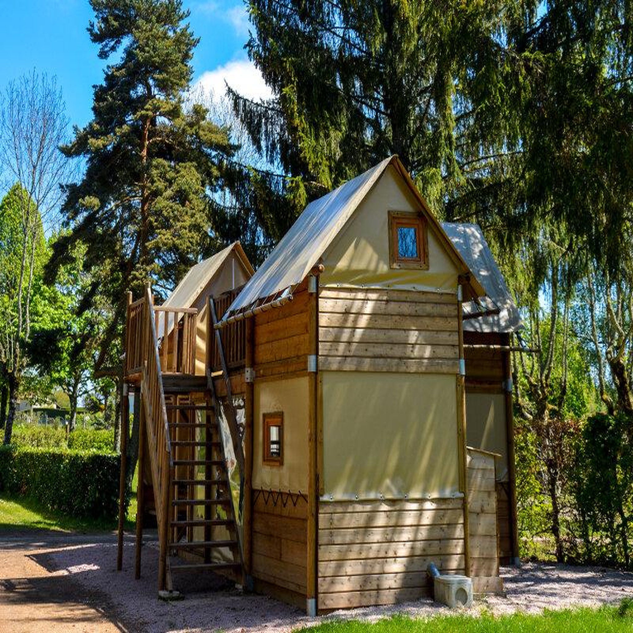 Voir la diapositive 3 : Smartbox 3 jours en famille dans un lodge près de clermont-ferrand - coffret cadeau séjour