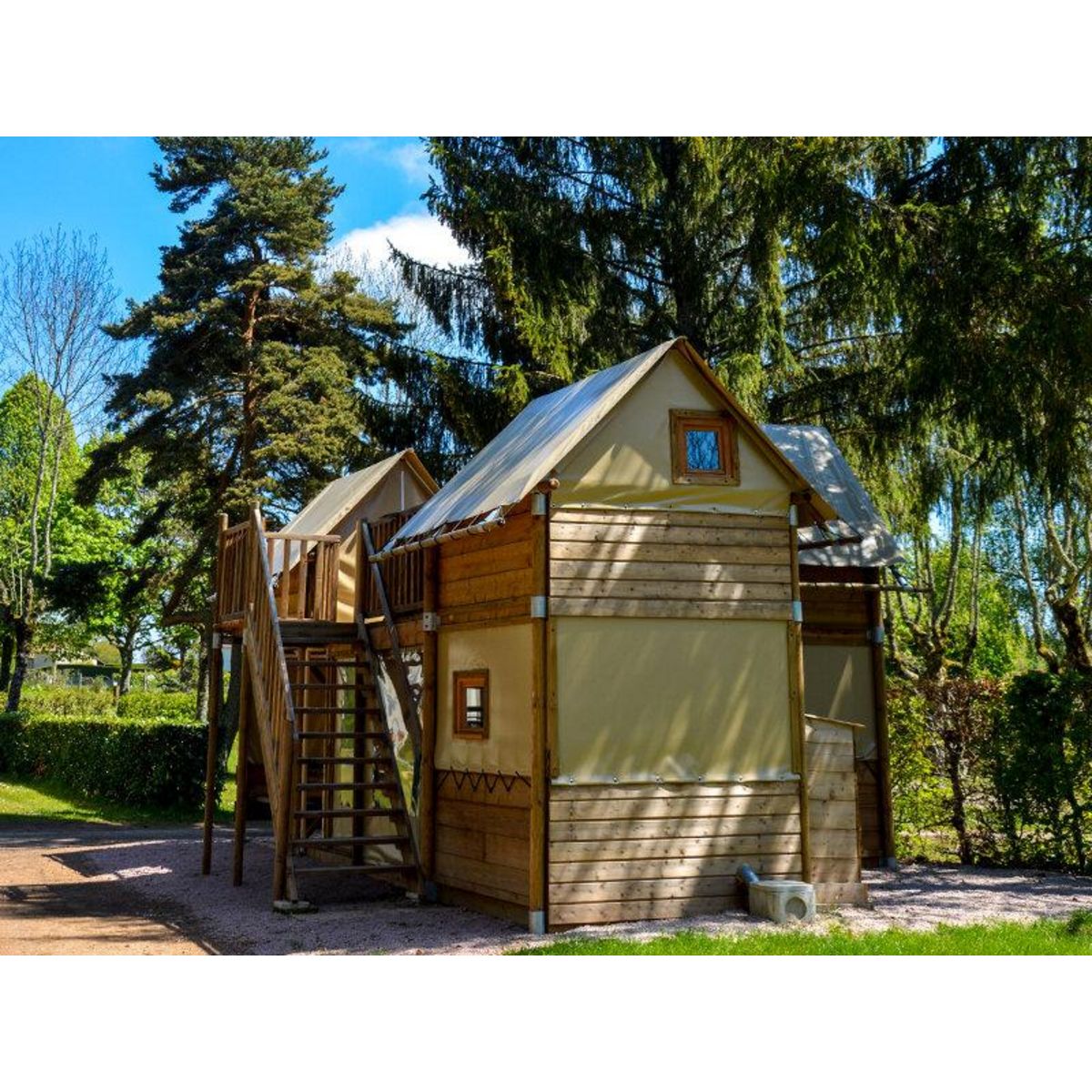 Smartbox 3 jours en famille dans un lodge près de Clermont-Ferrand - Coffret Cadeau Séjour