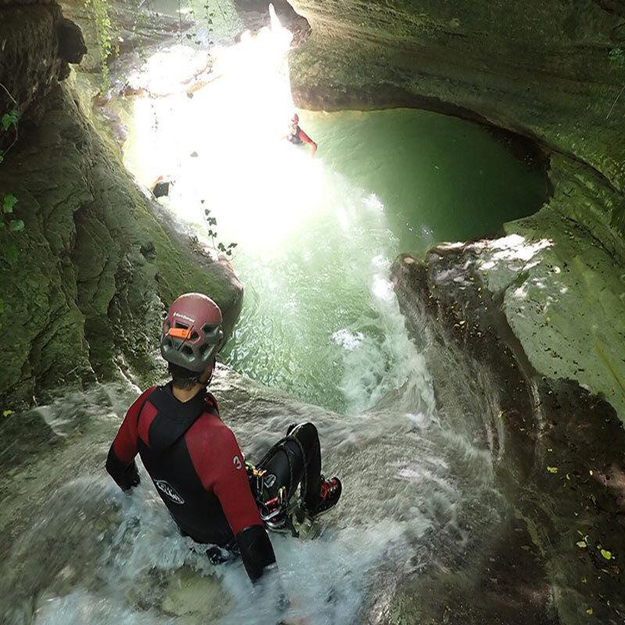 Voir la diapositive 3 : Smartbox Session de canyoning de 3h30 près de grenoble - coffret cadeau sport & aventure