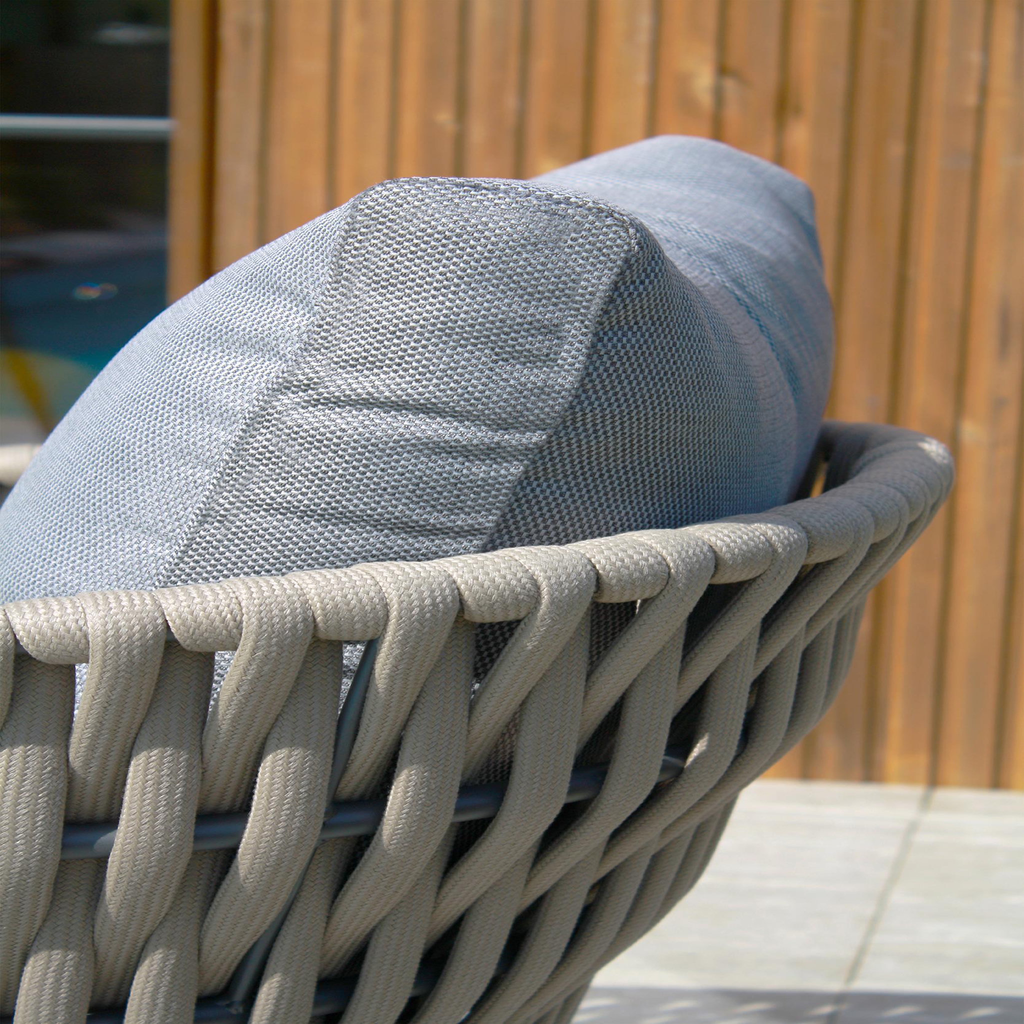 Voir la diapositive 4 : DCB GARDEN Salon bas de jardin en corde tissé taupe et anthracite  4 places CAPRI