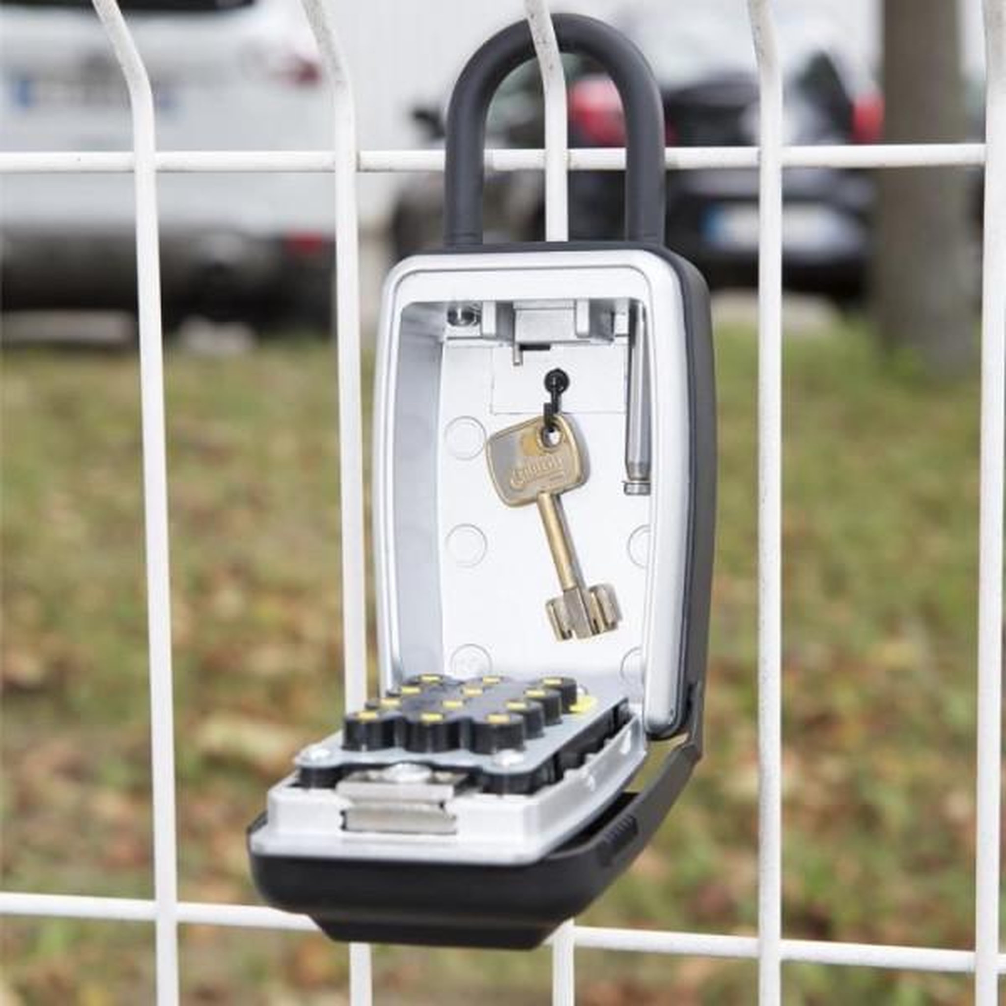 Voir la diapositive 5 : Master lock Boite a clés sécurisée - master lock - boutons poussoirs - avec anse - select access partagez vos clés en toute sécurité