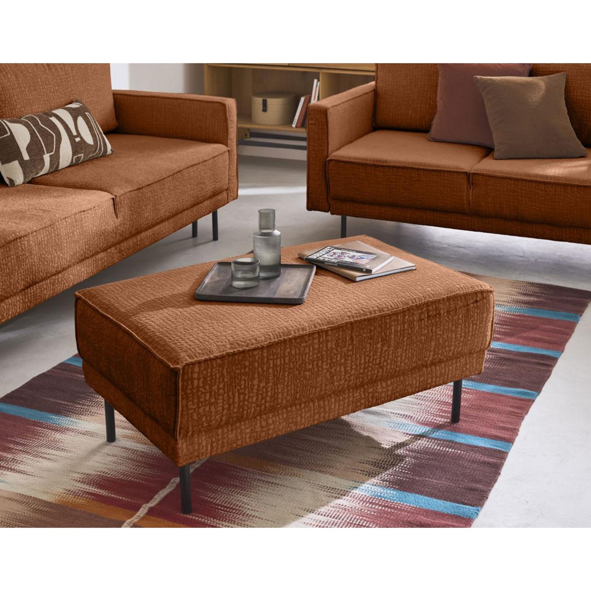 LISA DESIGN Charlie - pouf - pieds hauts - en tissu velours relief