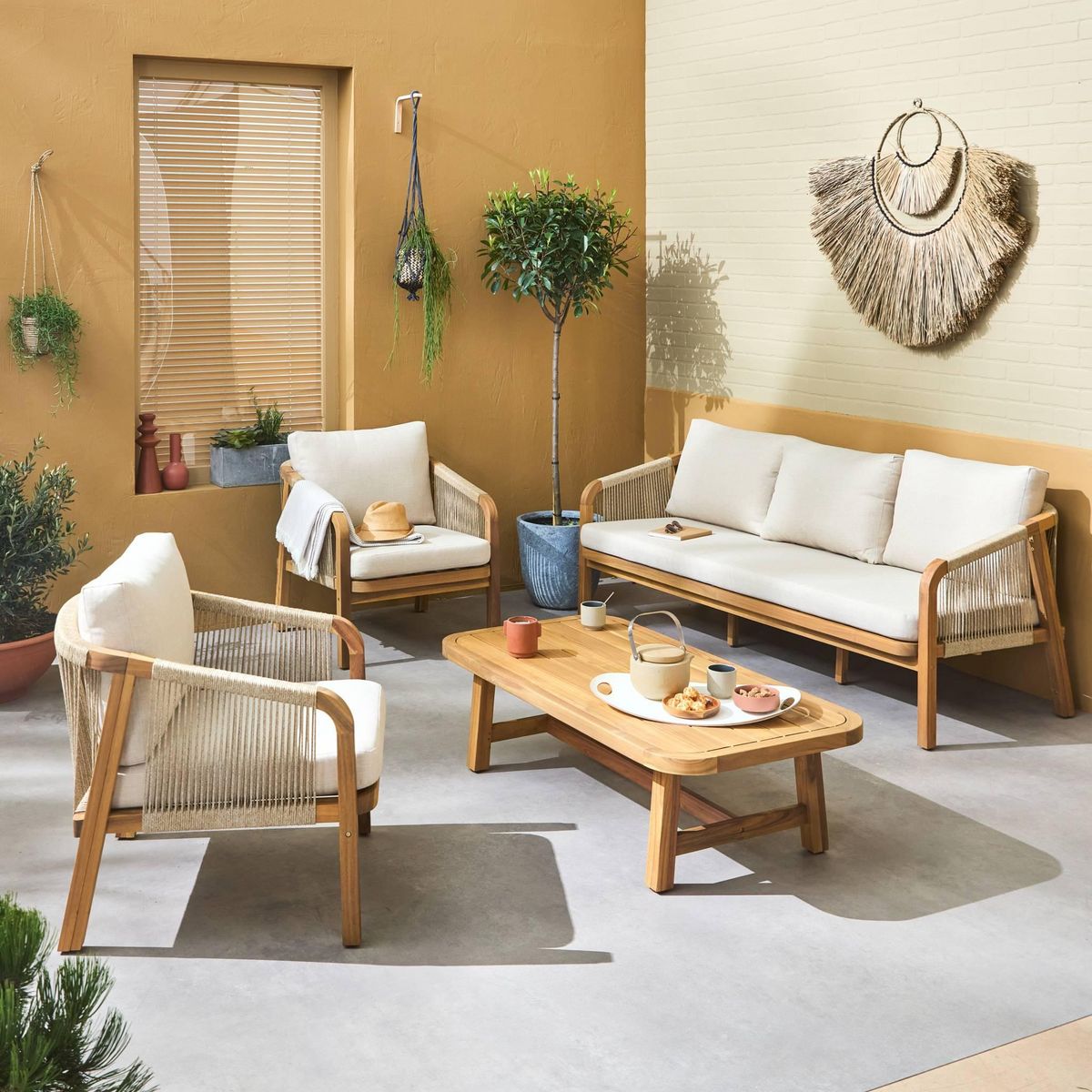 SWEEEK Salon de jardin en bois et cordes. acacia. coussins beige. 5 places