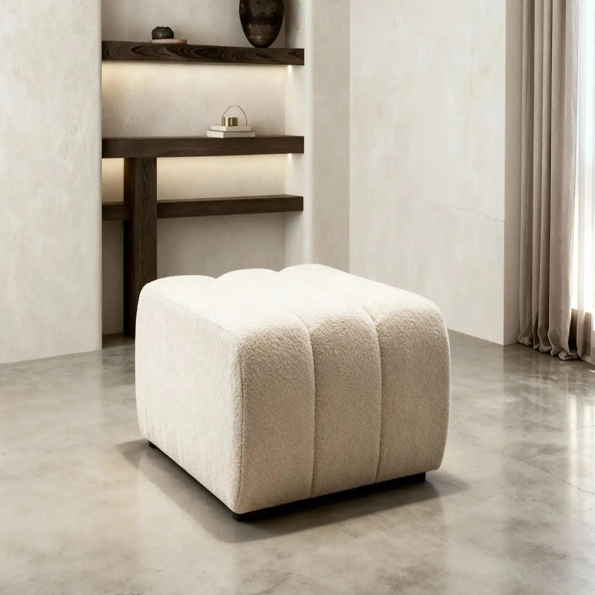 Voir la diapositive 2 : CASANOVA PARIS Celeste - pouf tissu bouclette