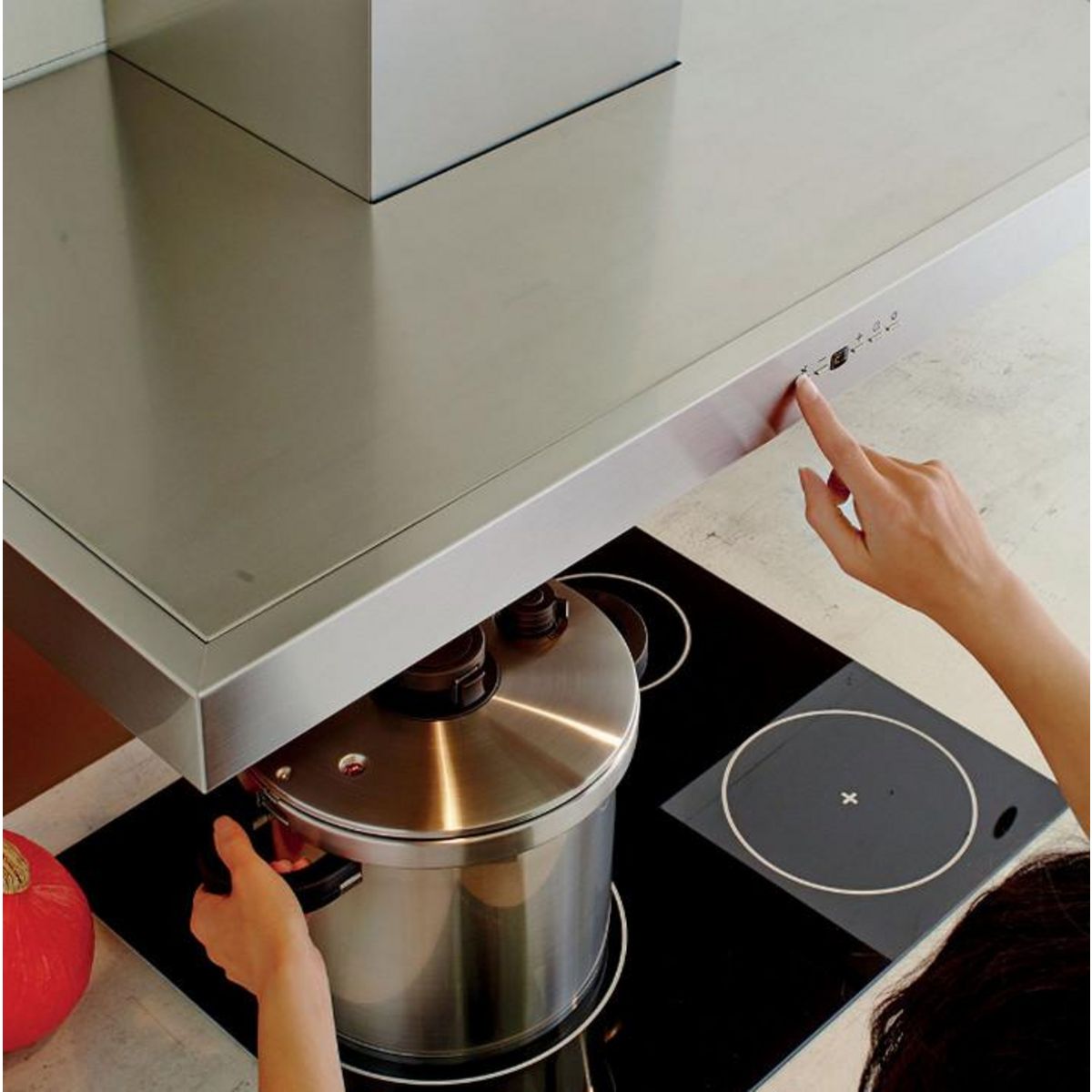 Silverline Hotte décorative murale 60cm 70db 540m3/h inox - h10460015