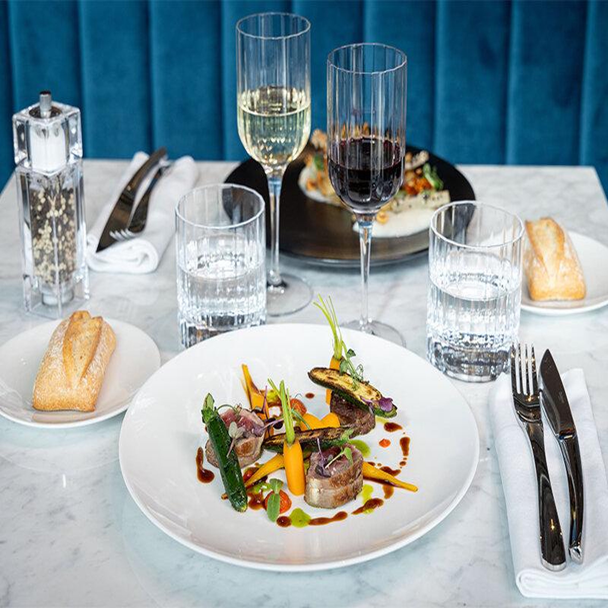 Voir la diapositive 2 : Smartbox Séjour de 2 jours près de Paris en hôtel 4* avec dîner - Coffret Cadeau Séjour