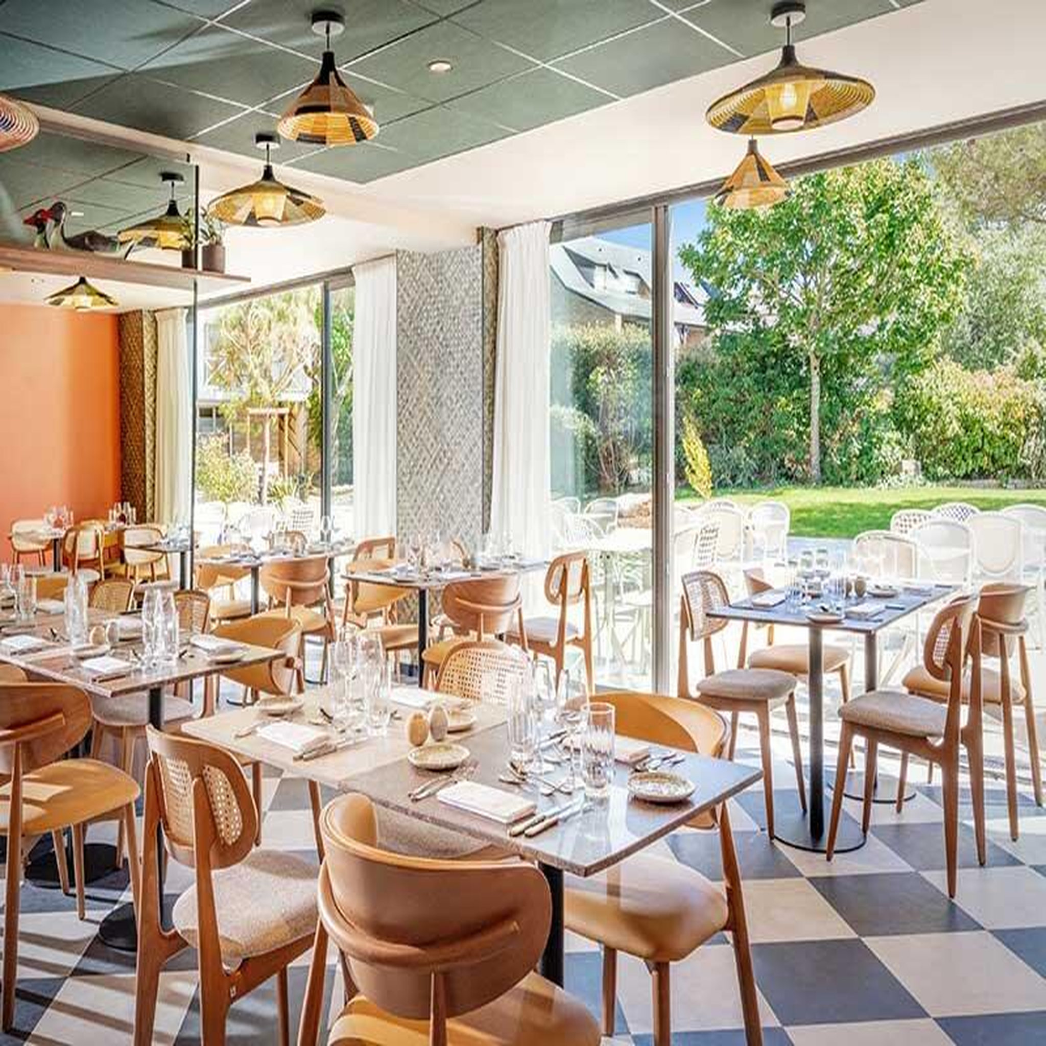 Voir la diapositive 3 : Smartbox Thalazur royan 4* : 2 jours avec vue mer, dîner en 3 plats et accès à l'espace spa marin - coffret cadeau séjour