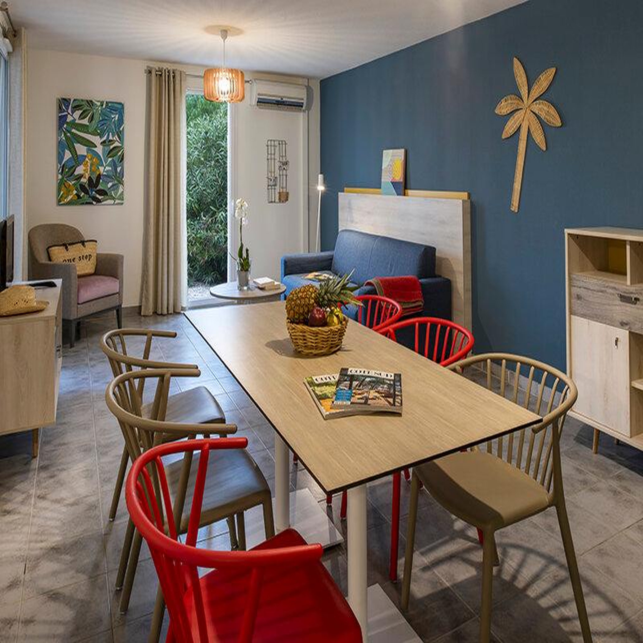 Voir la diapositive 3 : Smartbox 3 jours en famille dans une villa près de montpellier - coffret cadeau séjour
