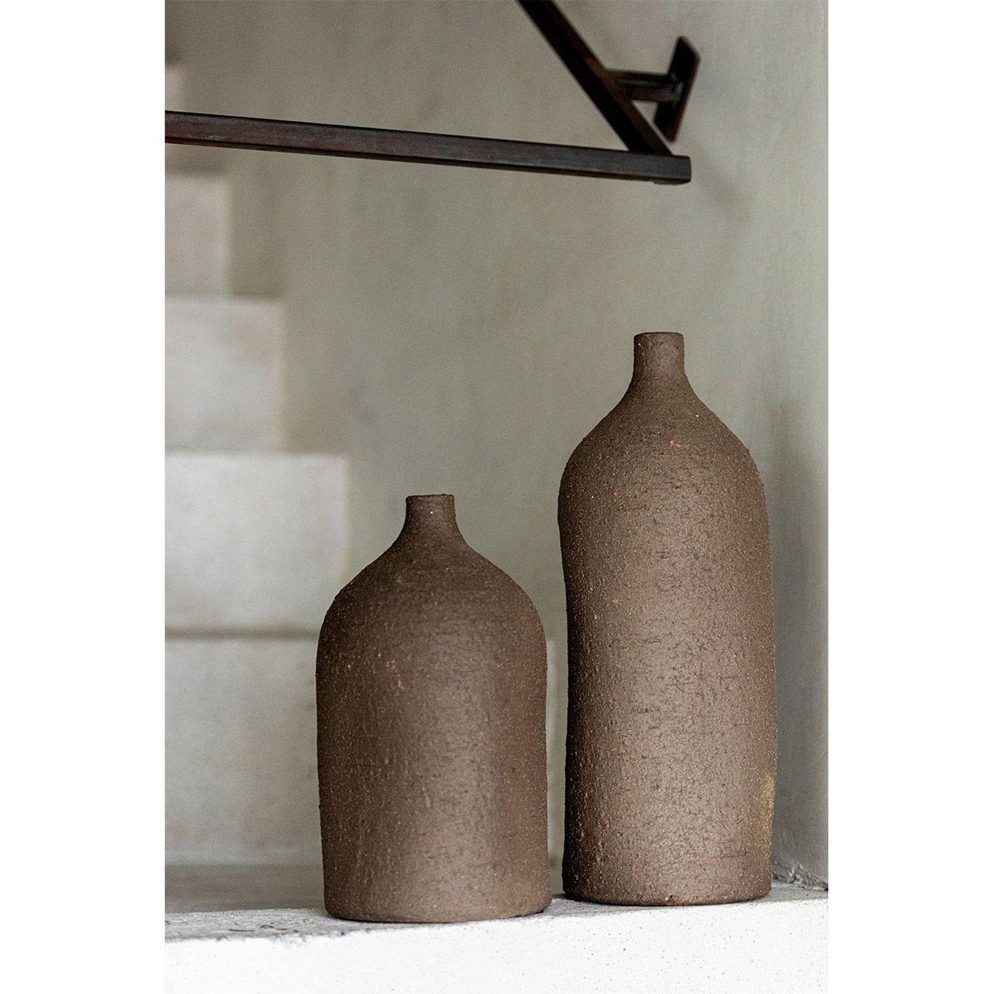 Voir la diapositive 3 : J-LINE Vase bouteille en céramique  enya  28cm marron