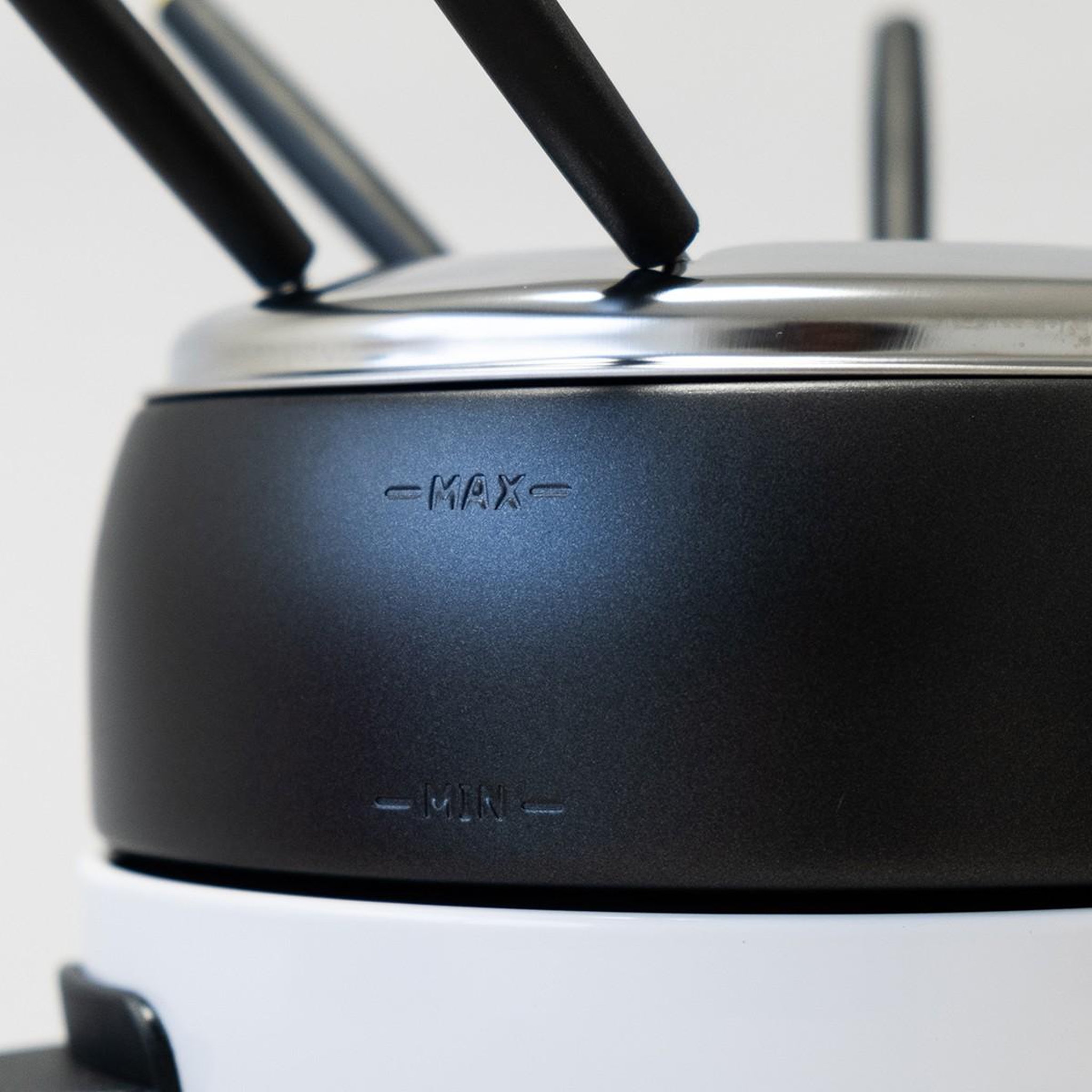 Voir la diapositive 4 : CUISINER DELUX Appareil à fondue électrique 6 pers.800W Cuve 2L Anti-adhésif + 6 Fourchettes Inox Cuisinier DELUXE