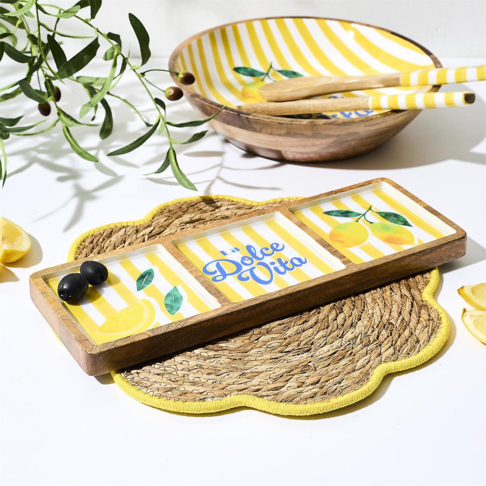 Voir la diapositive 3 : The Home Deco Factory Planche de présentation en bois  dolce vita  40cm jaune