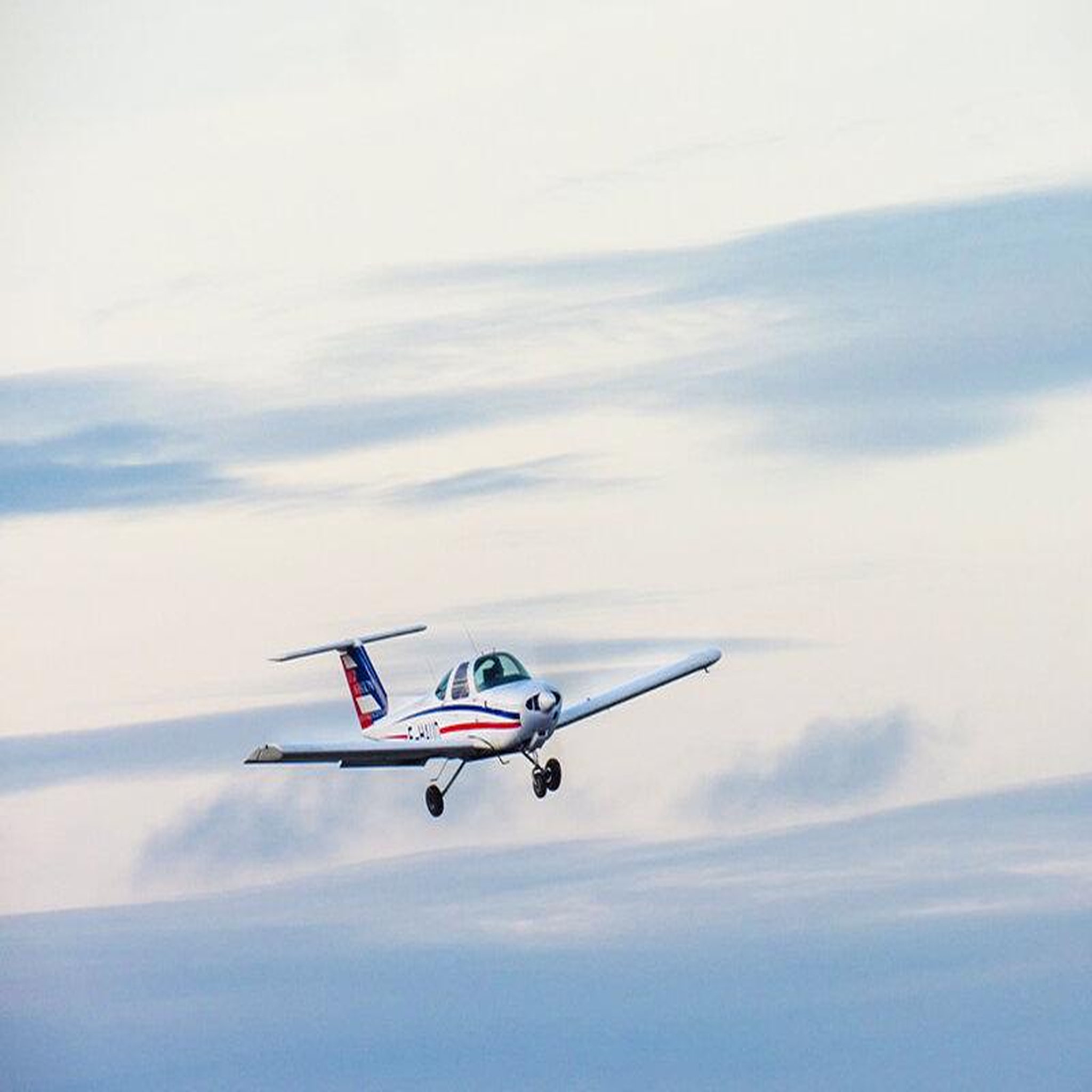 Voir la diapositive 2 : Smartbox Initiation au pilotage d'avion lors d'un vol de 25 min près de lille - coffret cadeau sport & aventure