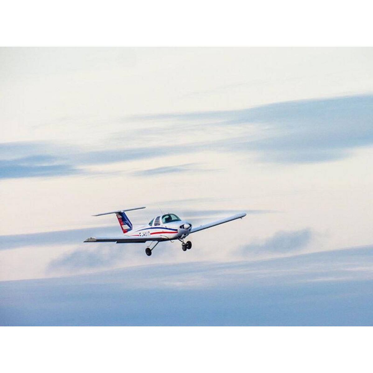 Smartbox Initiation au pilotage d'avion lors d'un vol de 25 min près de Lille - Coffret Cadeau Sport & Aventure