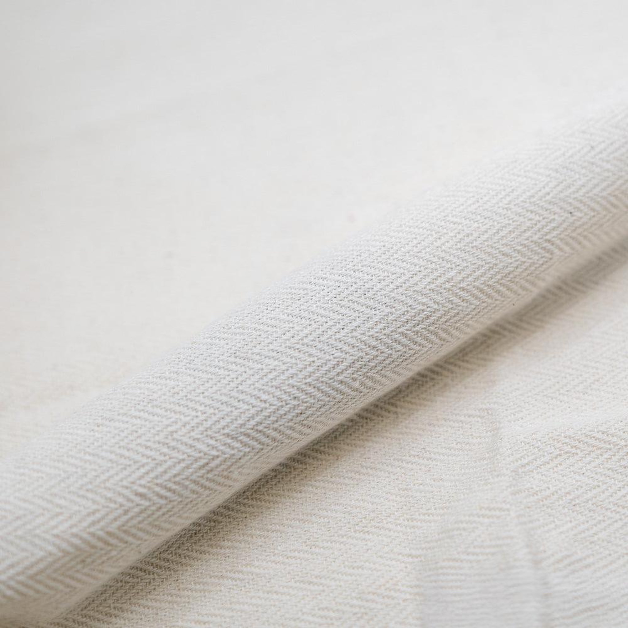 Voir la diapositive 3 : MAISON PAVANE Lot de 2 chaises pour îlot central 66 cm en rotin naturel-tamara