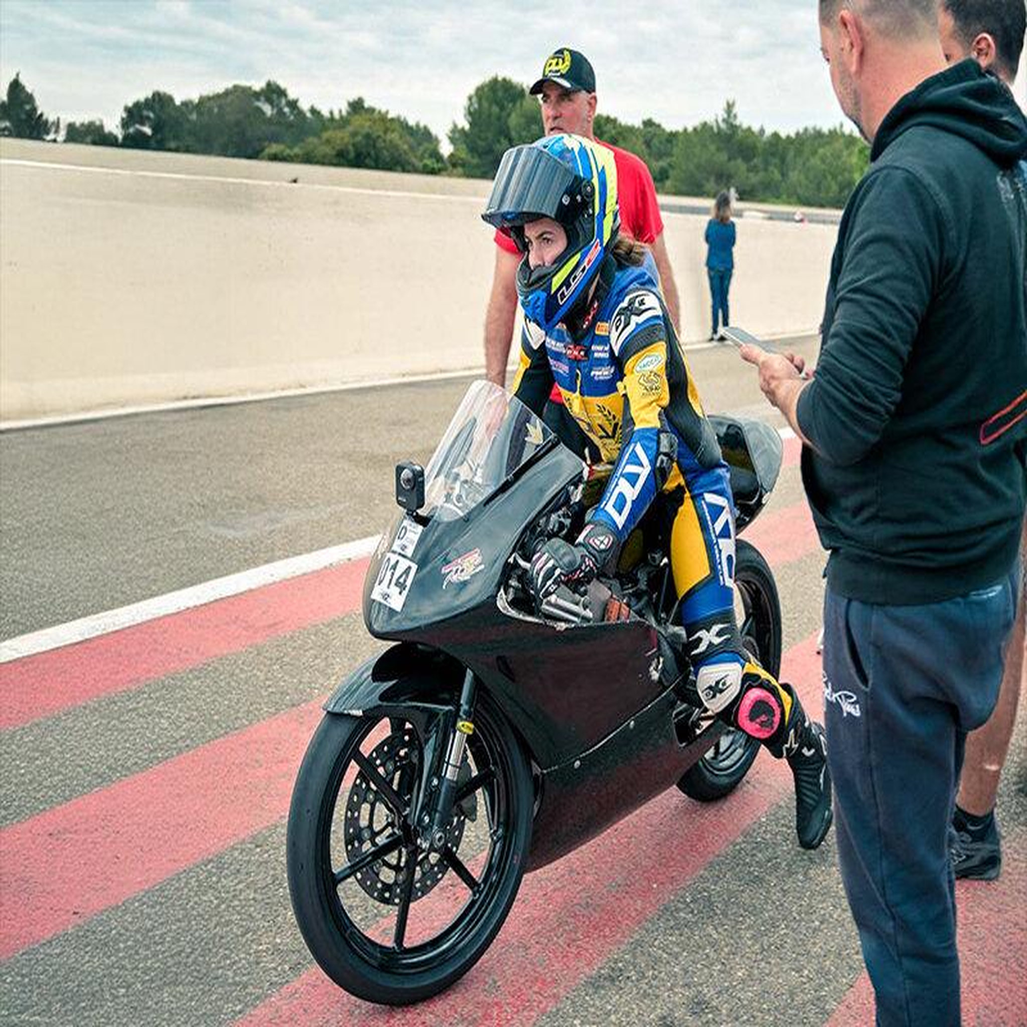 Voir la diapositive 4 : Smartbox Stage de pilotage à moto : demie-journée de coaching sur le circuit Paul Ricard - Coffret Cadeau Sport & Aventure
