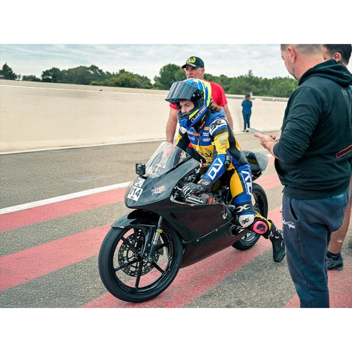 Smartbox Stage de pilotage à moto : demie-journée de coaching sur le circuit Paul Ricard - Coffret Cadeau Sport & Aventure