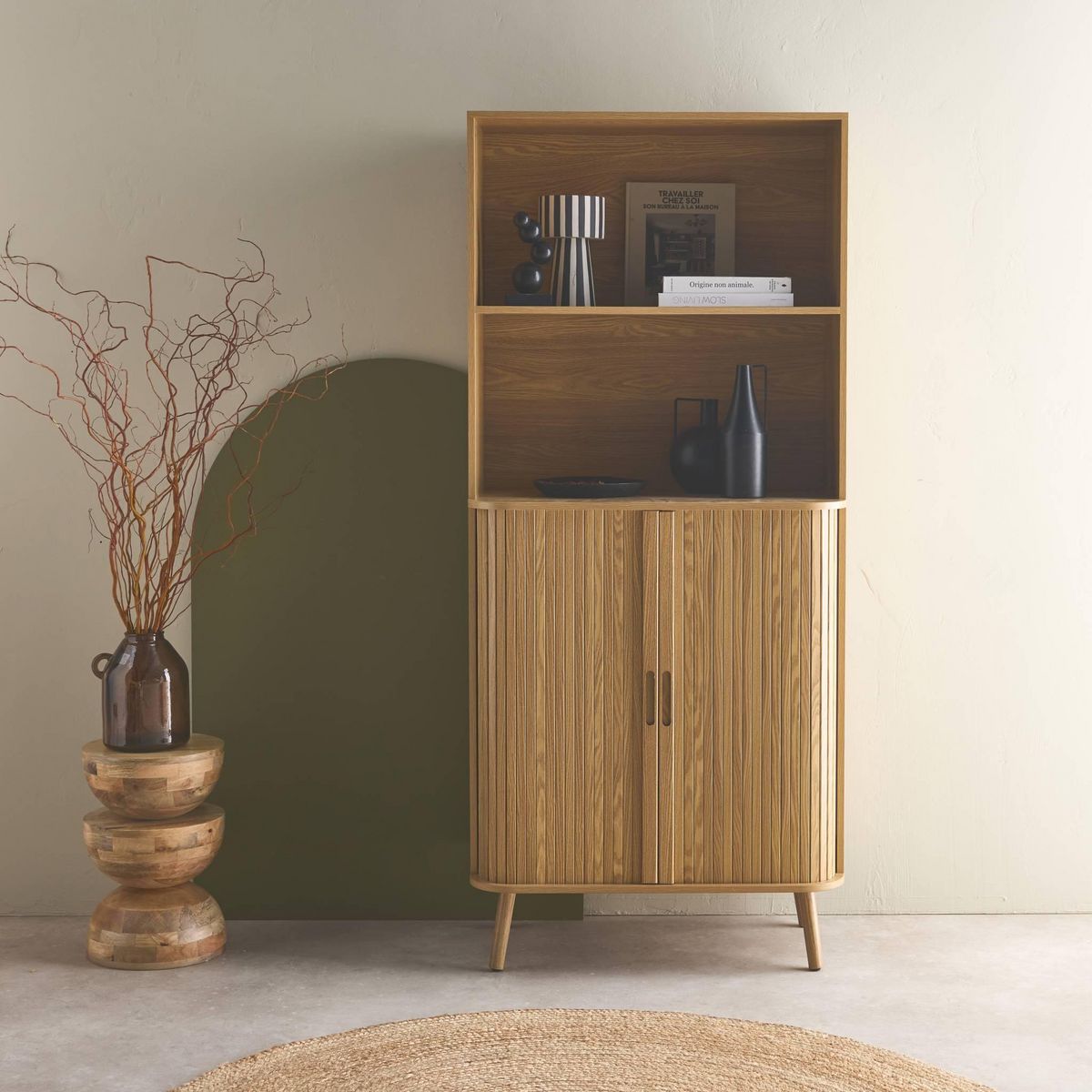 SWEEEK Etagère bibliothèque scandinave. 2 portes coulissantes. 4 niveaux. effet bois rainuré. L 80 x P 45 x H 180cm