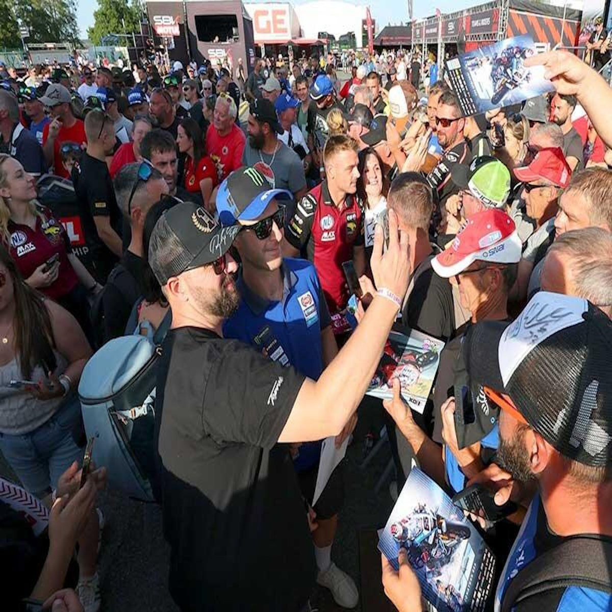 Smartbox 2 billets VIP General Admission pour le Superbike MOTUL FIM à Magny-Cours - Coffret Cadeau Multi-thèmes