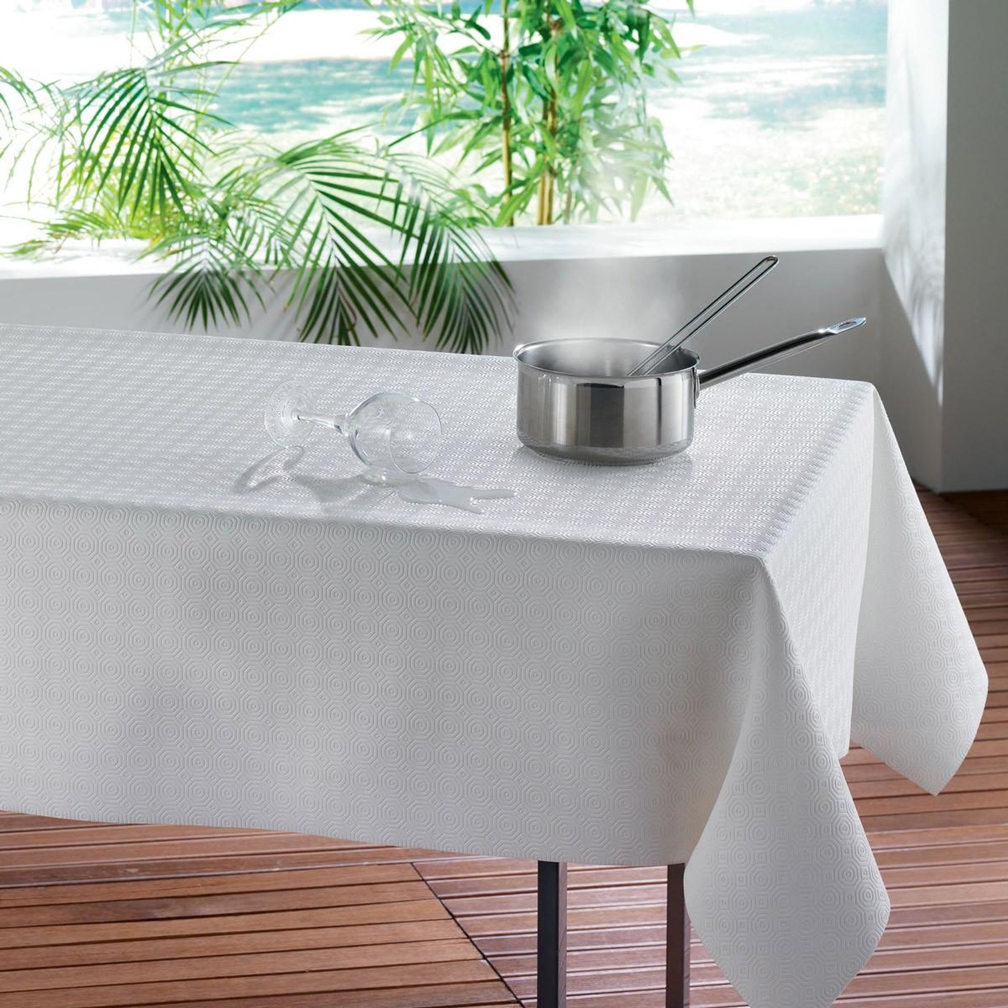 Douceur d'Intérieur Sous nappe protège table  bulgo  140x190cm blanc