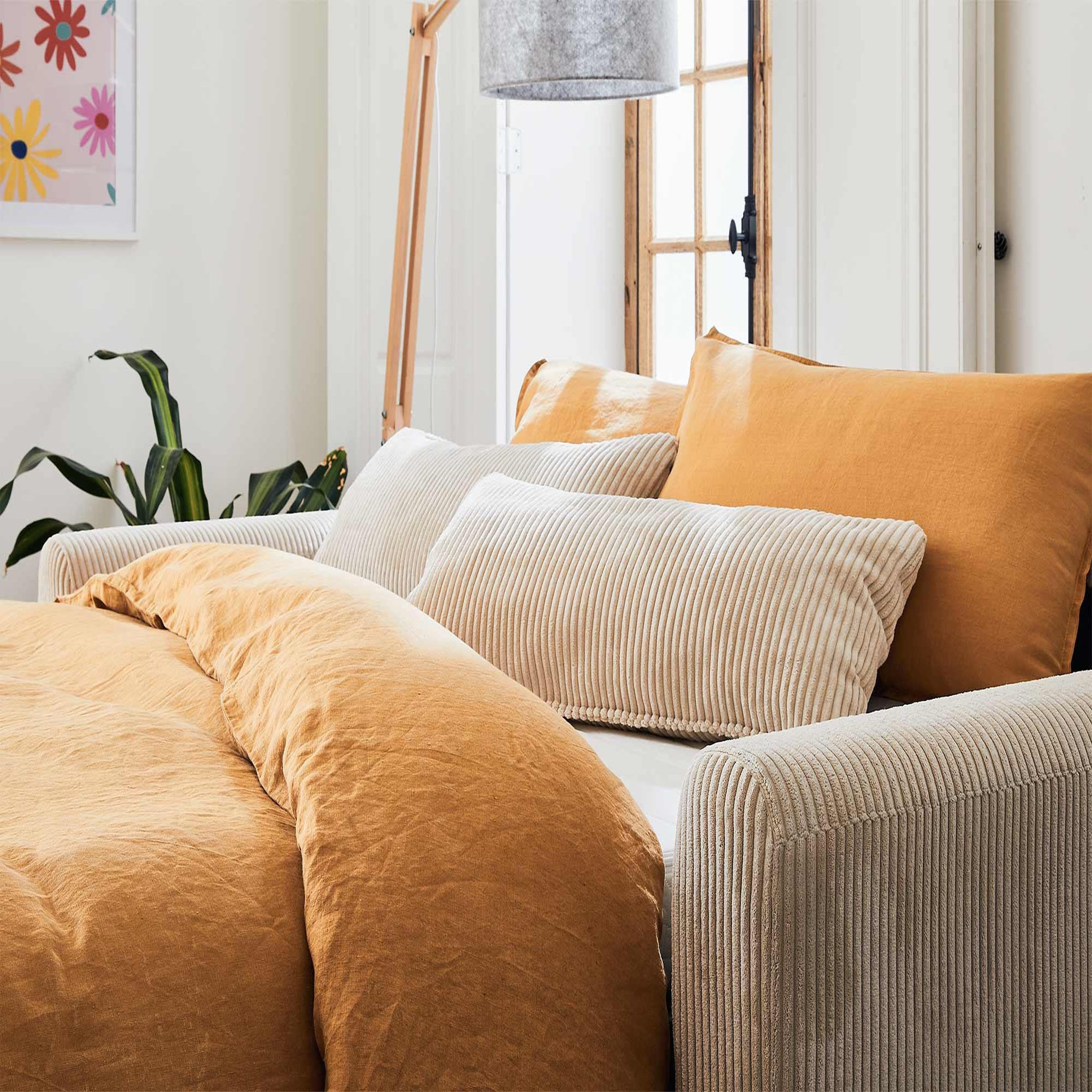 Voir la diapositive 5 : LISA DESIGN Owen - canapé 3 places convertible express couchage quotidien 140 cm matelas 12 cm en velours côtelé