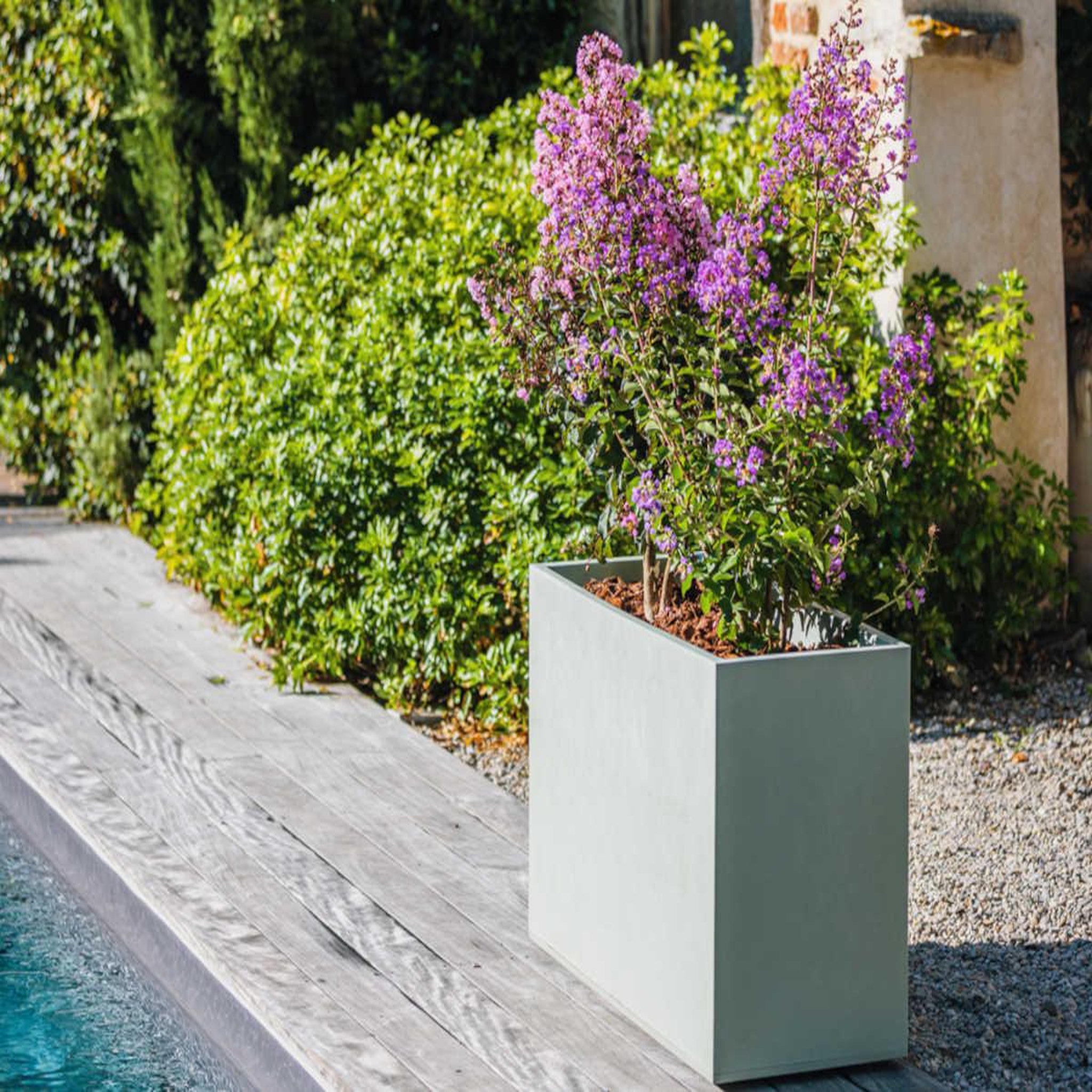 Voir la diapositive 2 : Eda Jardinière muret basalt décor béton 98 l - vert amande - eda