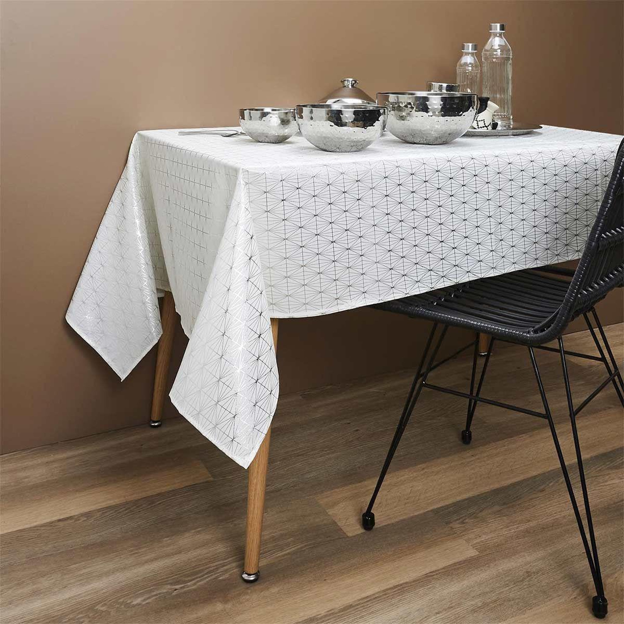 Voir la diapositive 1 : The Home Deco Factory Nappe rectangulaire  géométrique  140x250cm argent