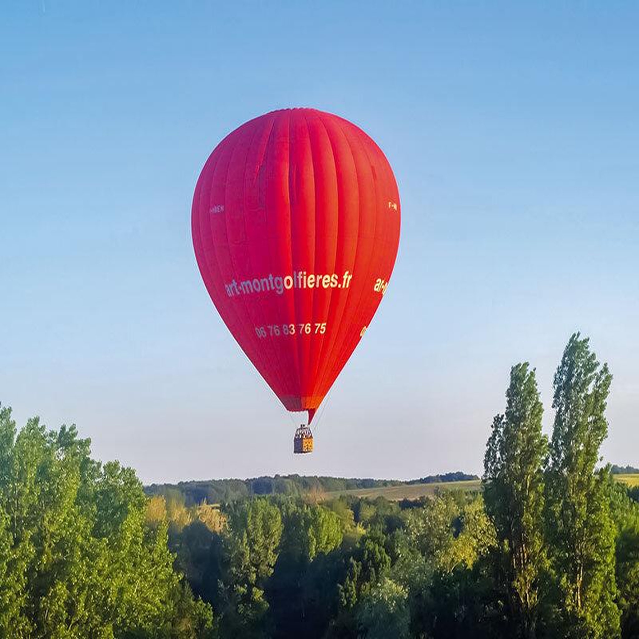 Voir la diapositive 4 : Smartbox Vol en montgolfière au-dessus de lascité médiévale de loches en semaine - coffret cadeau sport & aventure