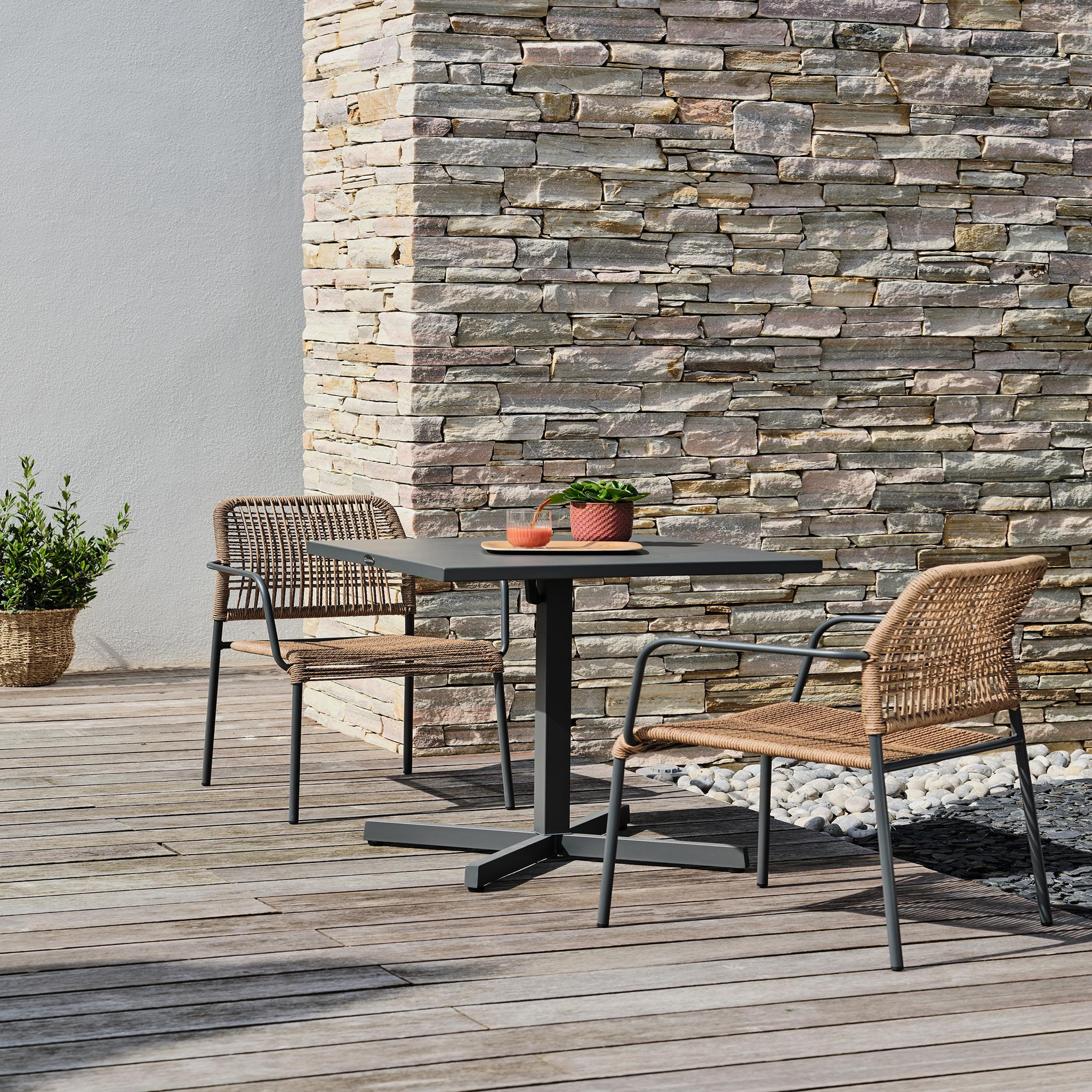 Voir la diapositive 2 : DCB GARDEN Ensemble repas de jardin en acier  (2 places)