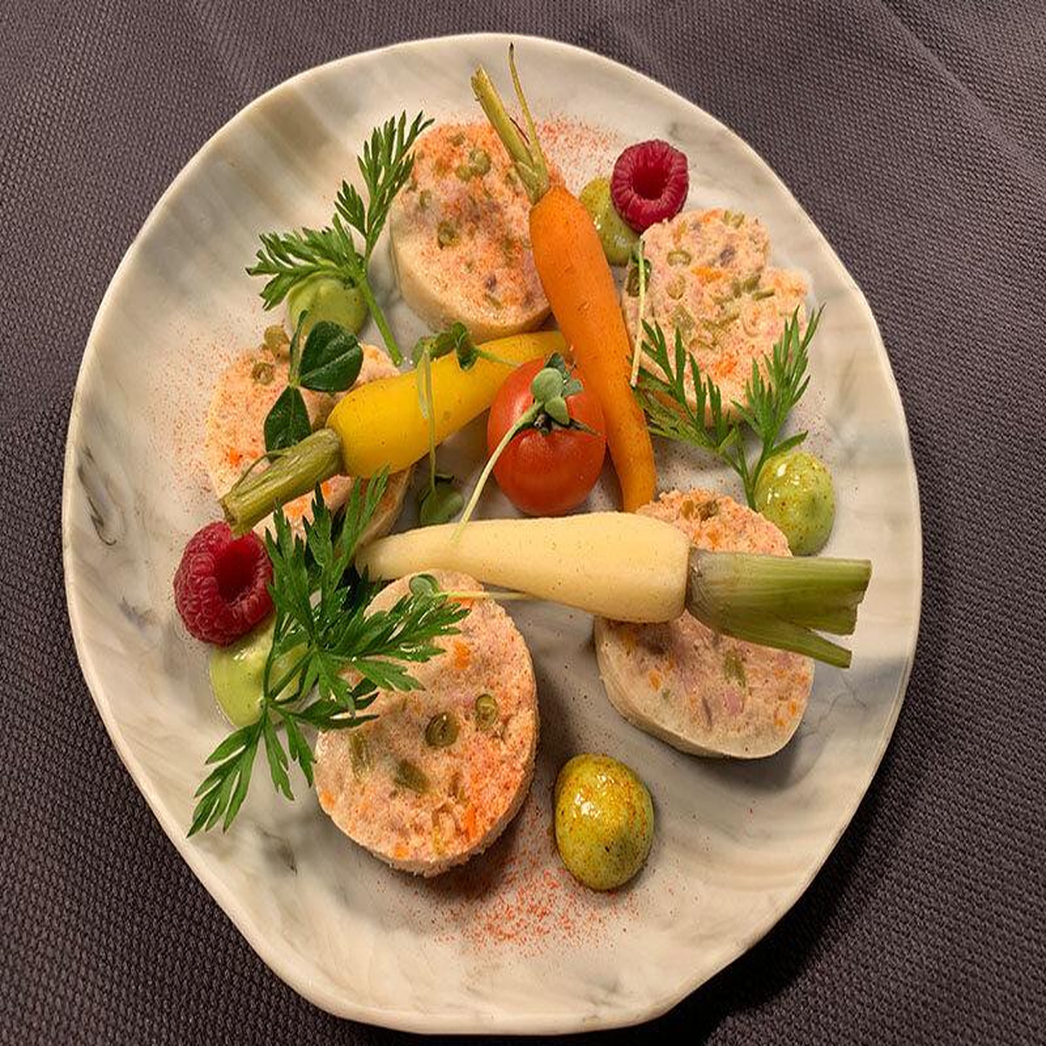 Voir la diapositive 4 : Smartbox Repas en tête-à-tête à la table d'un restaurant gastronomique en france - coffret cadeau gastronomie