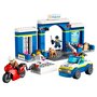 Voir la diapositive 3 : LEGO City 60370 La course poursuite au poste de police, Voiture Jouet et Moto, Prison, 4 Minifigurines et Figurine de Chien, Évasion Prison
